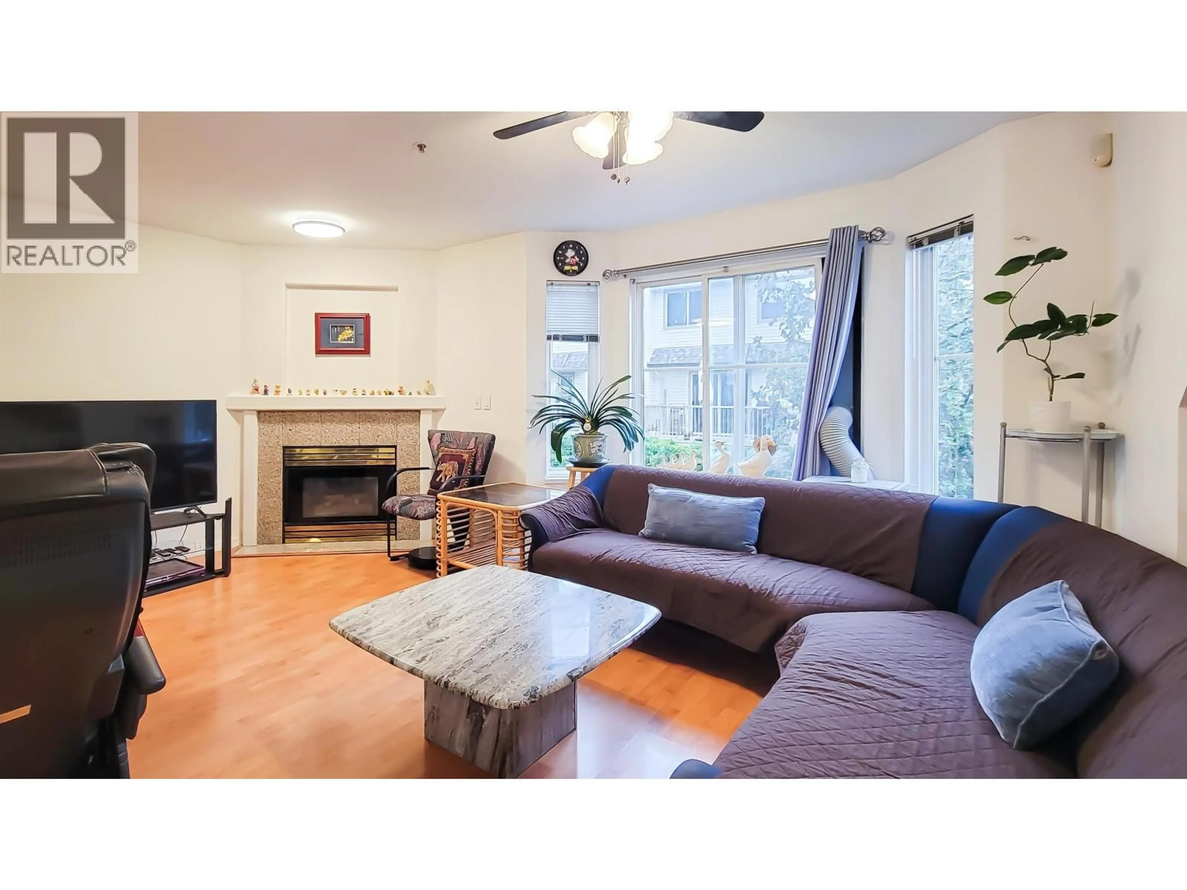 Living room with furniture, wood/laminate floor for 26 - 2458 PITT RIVER ROAD, Port Coquitlam British Columbia V3C6J7