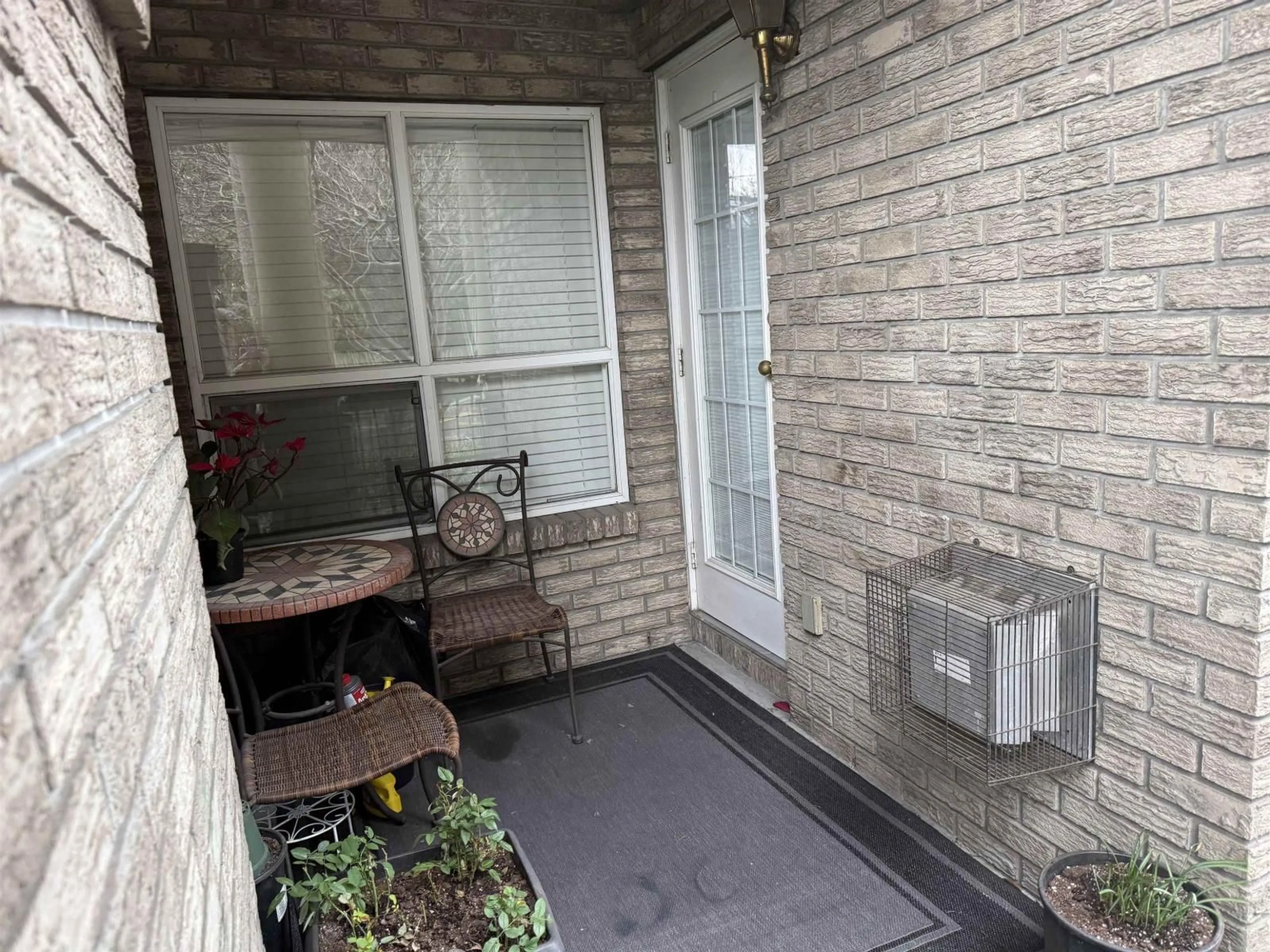 Patio, street for 106 - 46693 YALE ROAD, Chilliwack British Columbia V2P7Z4