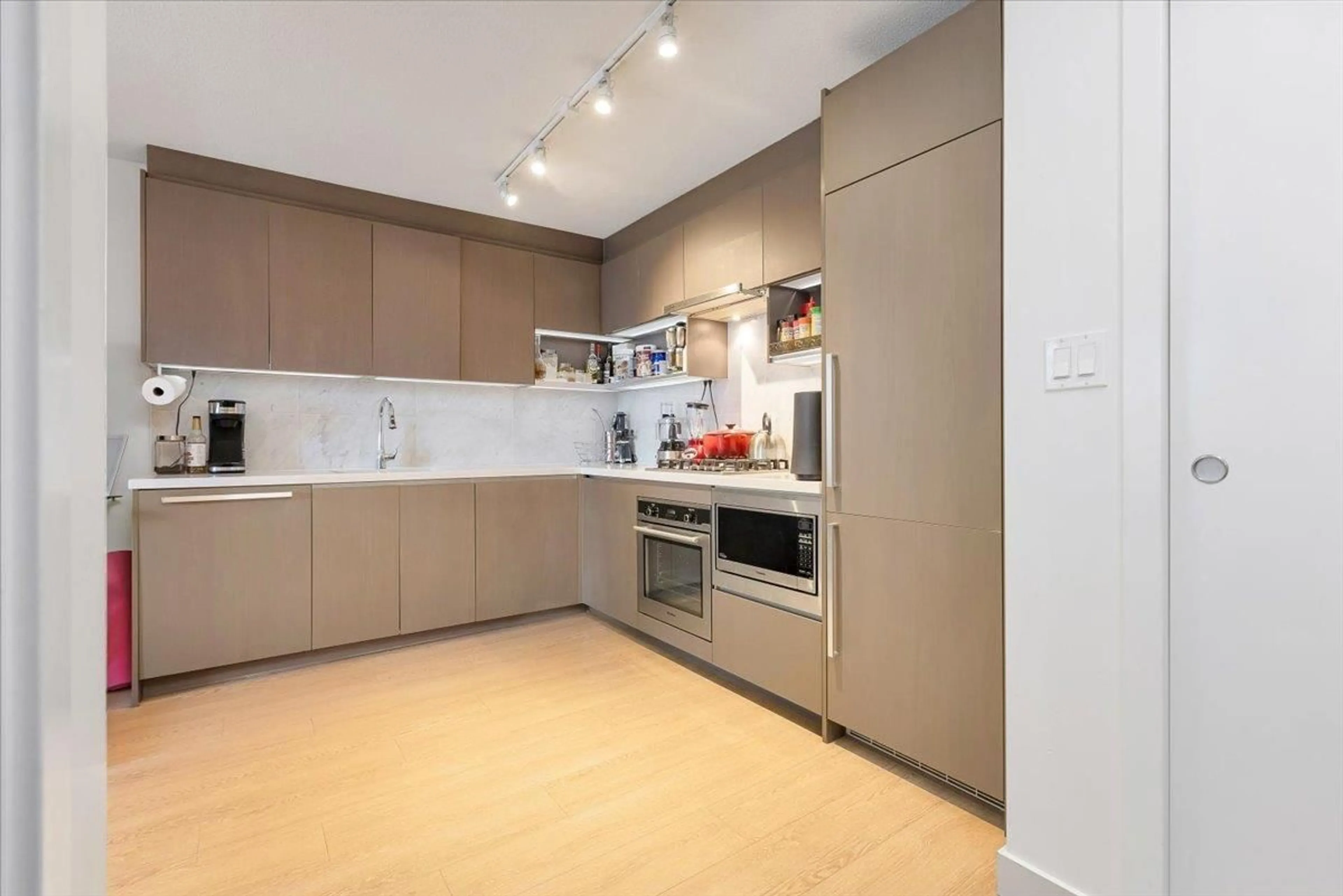 Standard kitchen, unknown for 1015 - 13696 100 AVENUE, Surrey British Columbia V3T0L5