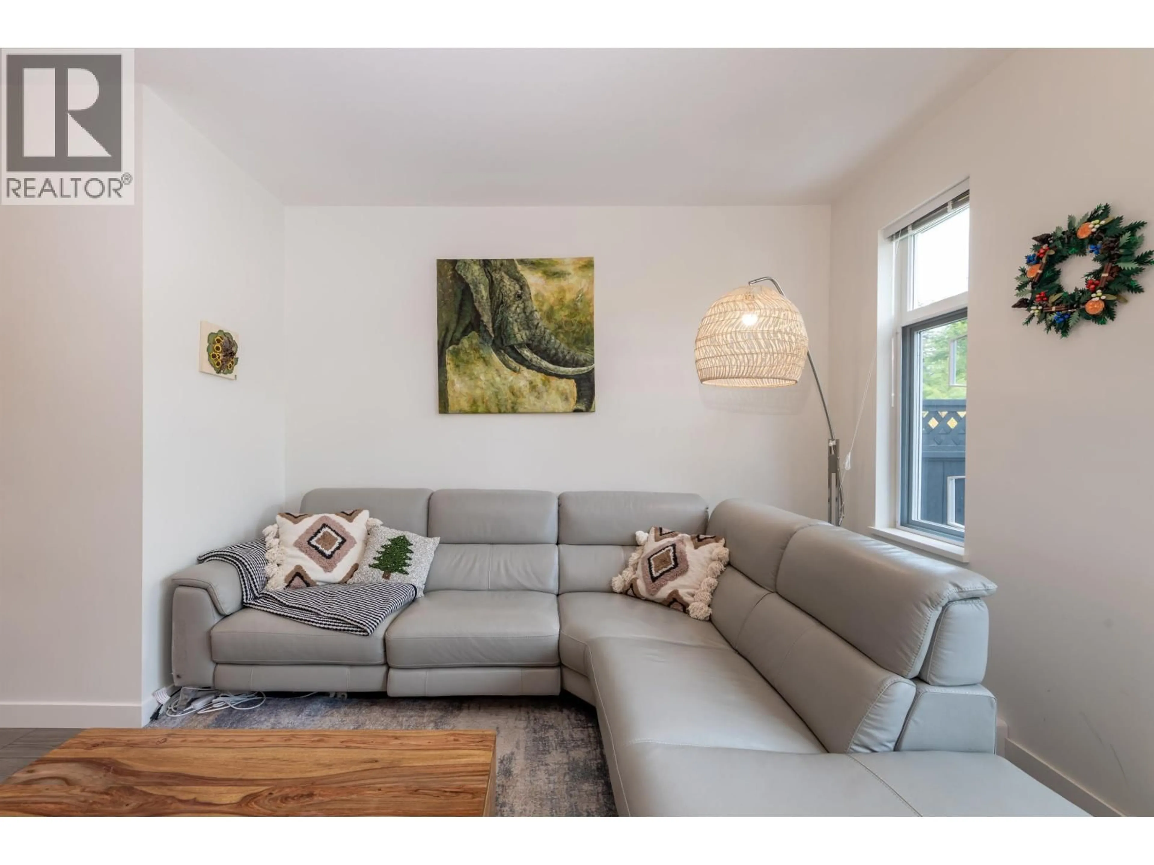 Living room with furniture, wood/laminate floor for 140 - 3565 BAYCREST AVENUE, Coquitlam British Columbia V3B0R7