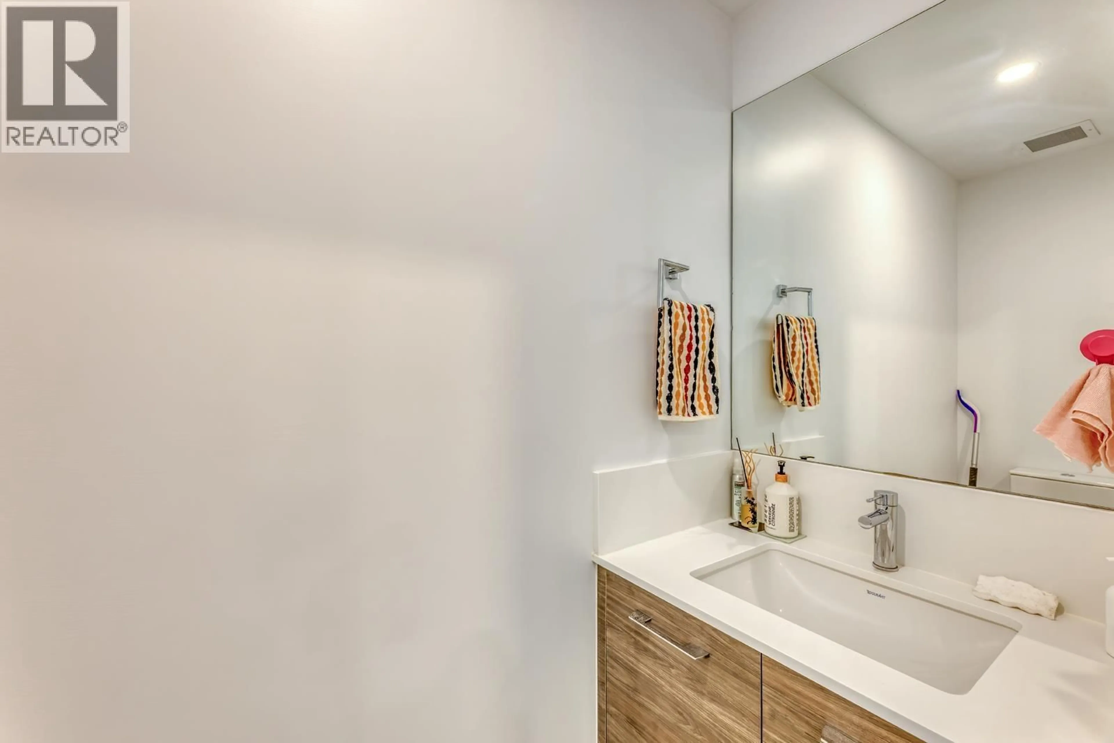 Contemporary bathroom, ceramic/tile floor for 36 - 10511 NO. 5 ROAD, Richmond British Columbia V7A0B2