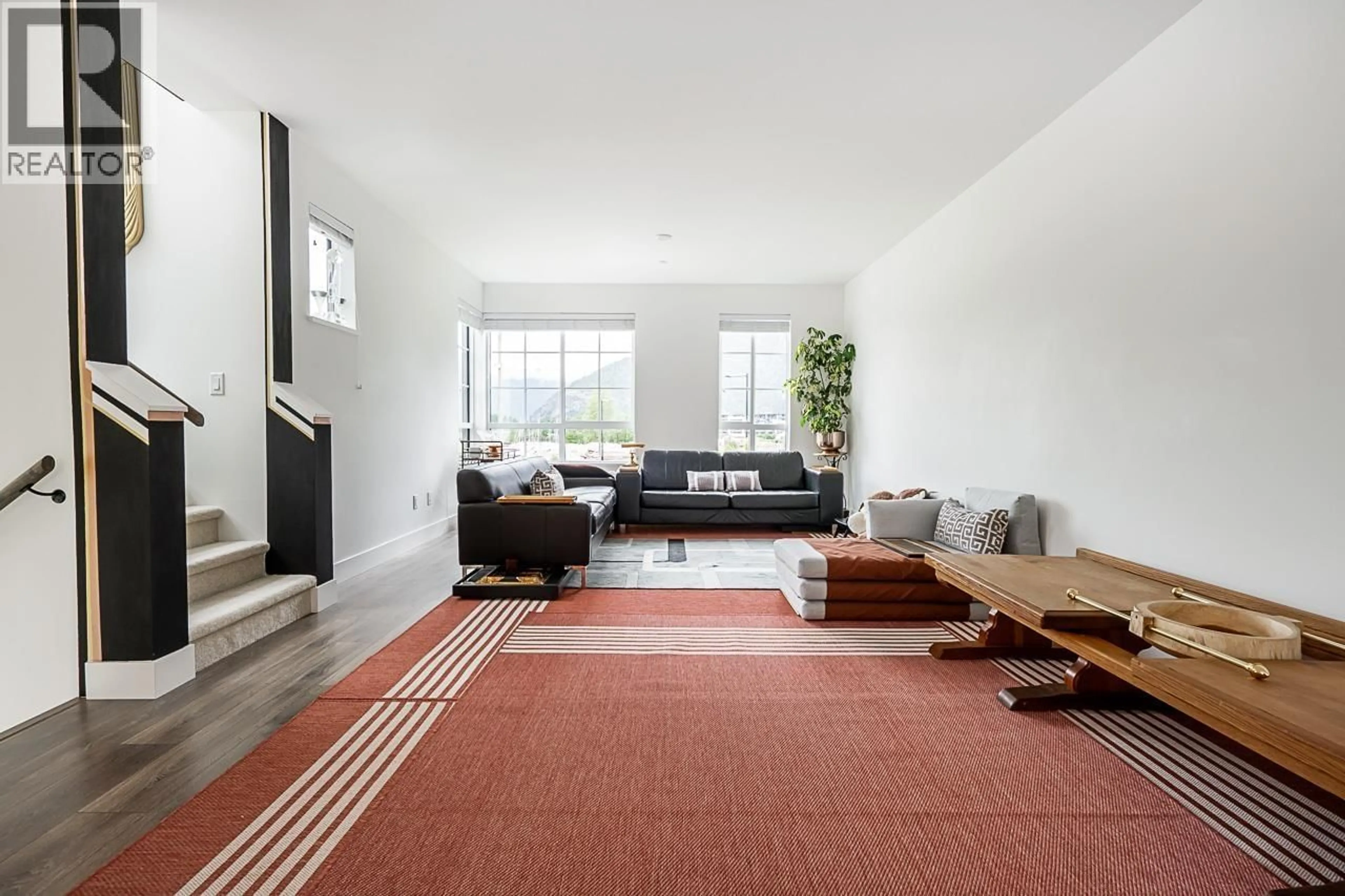 Living room with furniture, unknown for 37981 HELM WAY, Squamish British Columbia V8B2A1