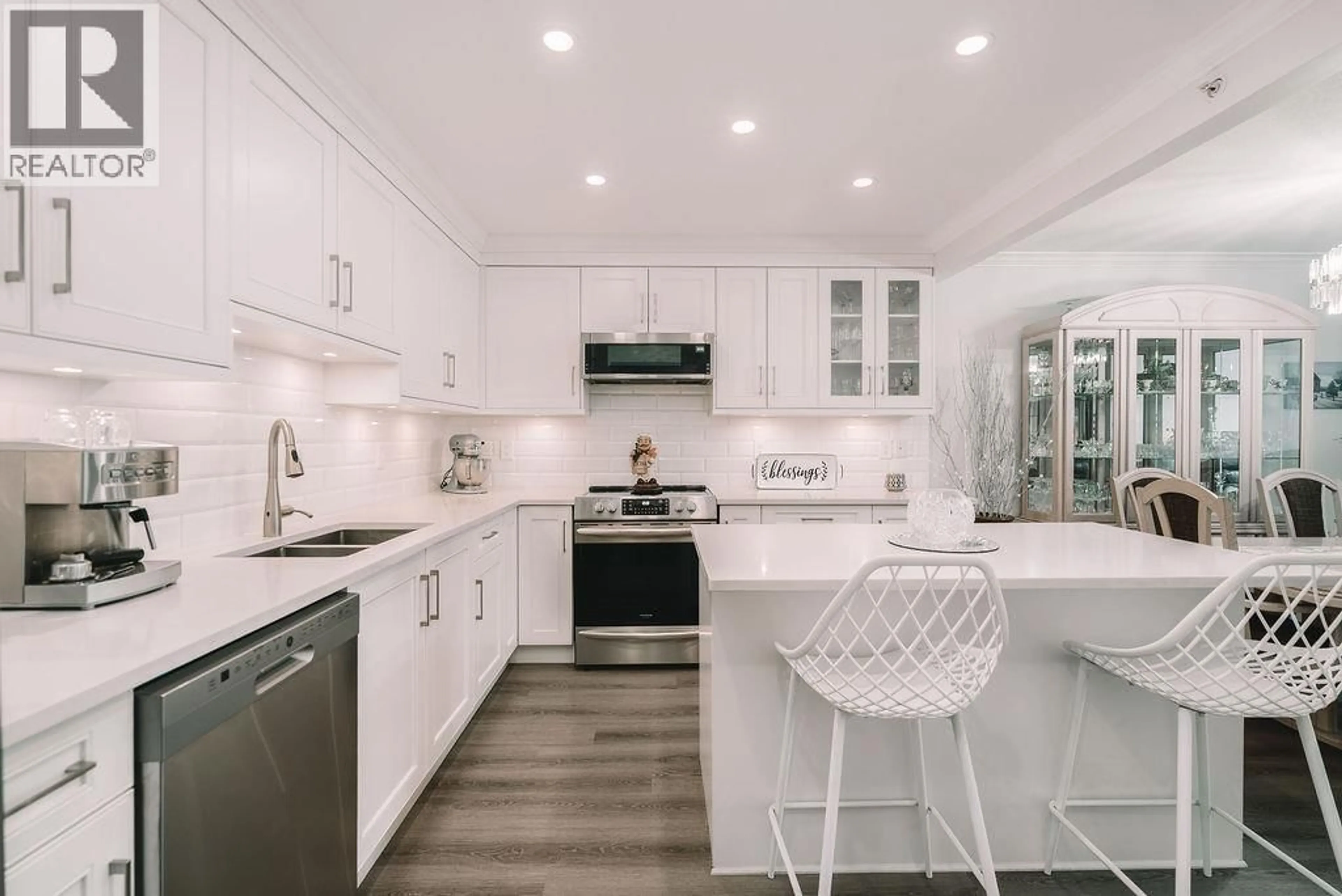 Contemporary kitchen, unknown for 301 - 19236 FORD ROAD, Pitt Meadows British Columbia V3Y2K1