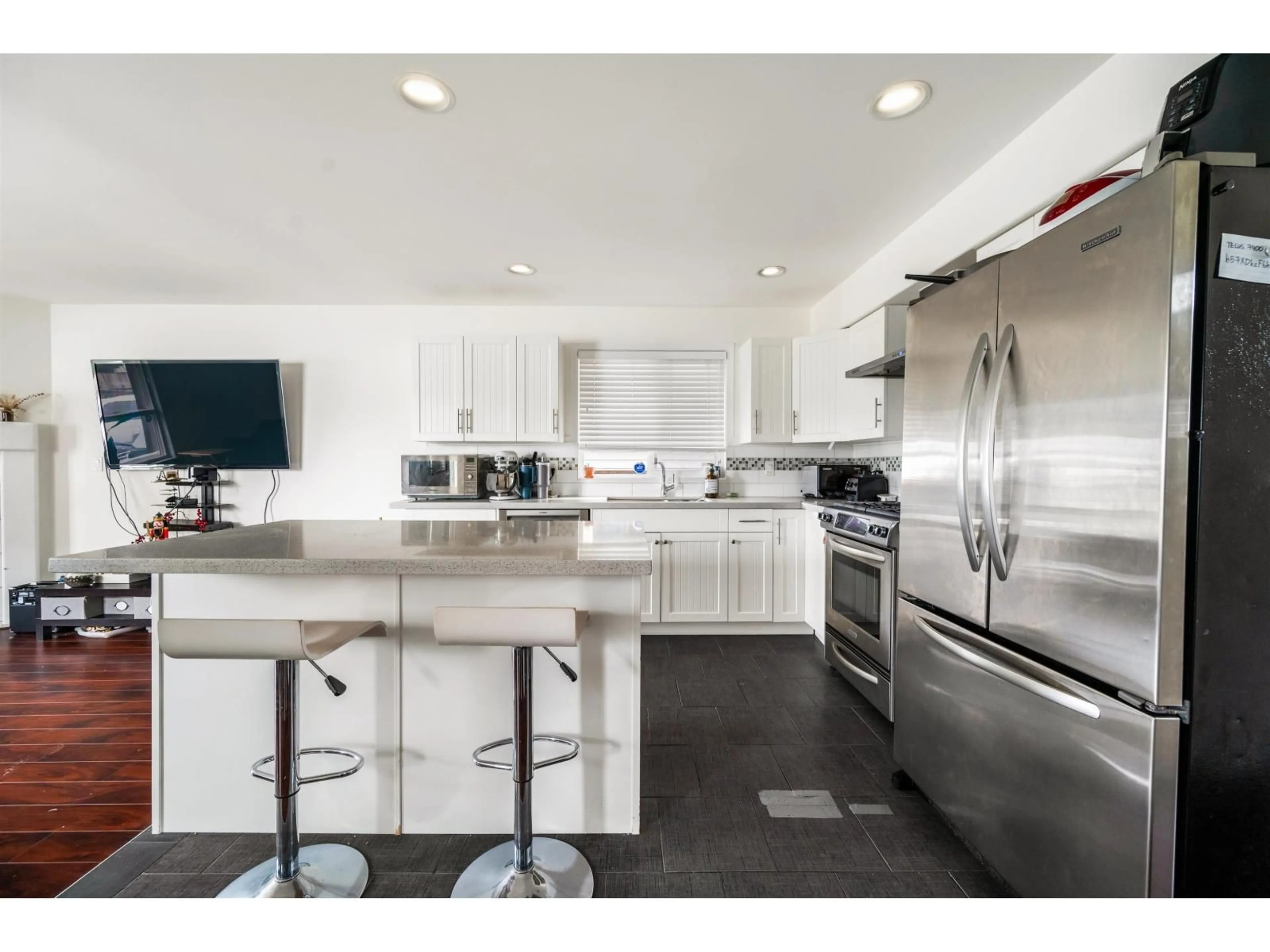 Contemporary kitchen, ceramic/tile floor for 15476 110 AVENUE, Surrey British Columbia V3R0X1