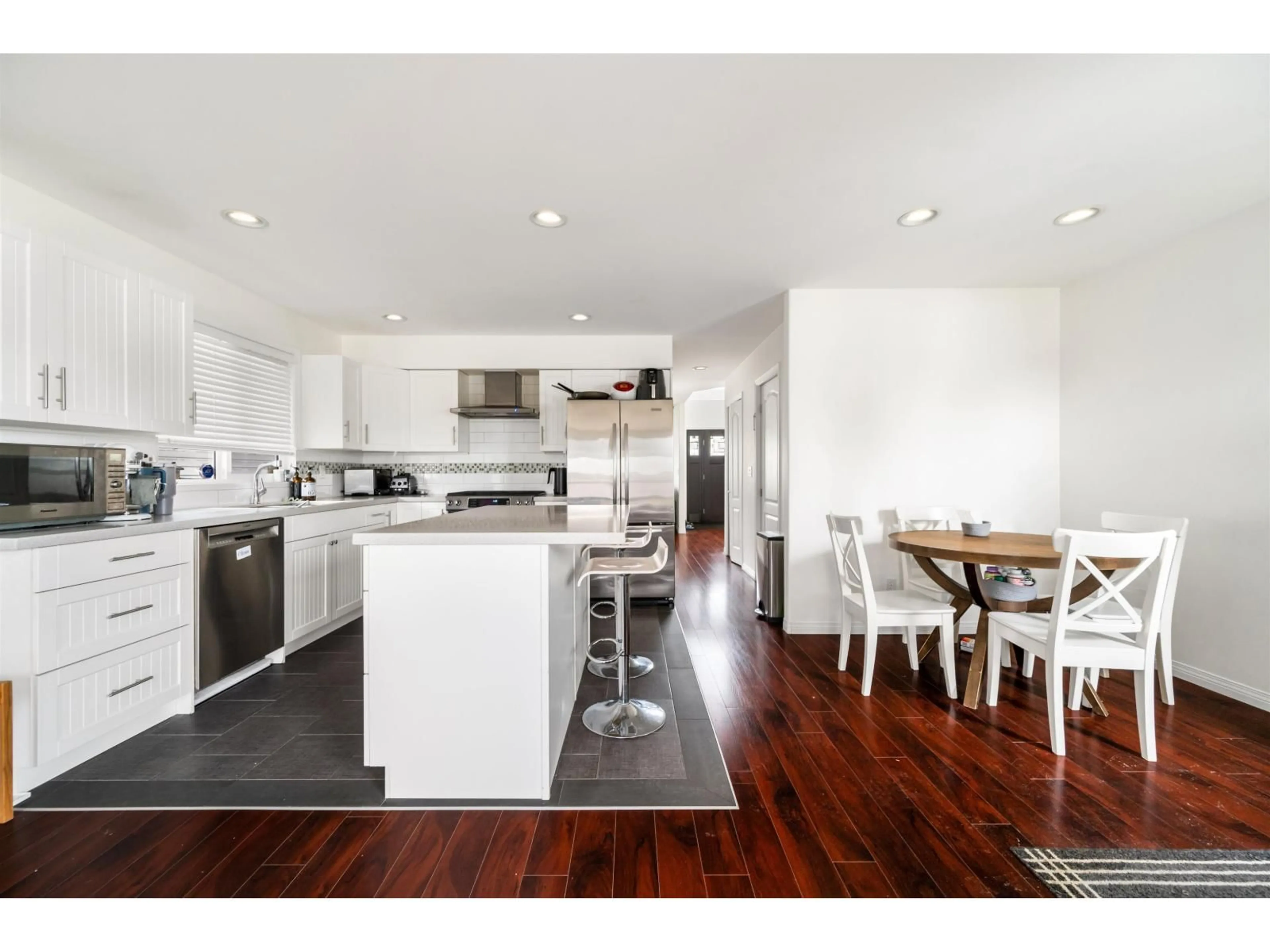 Open concept kitchen, wood/laminate floor for 15476 110 AVENUE, Surrey British Columbia V3R0X1