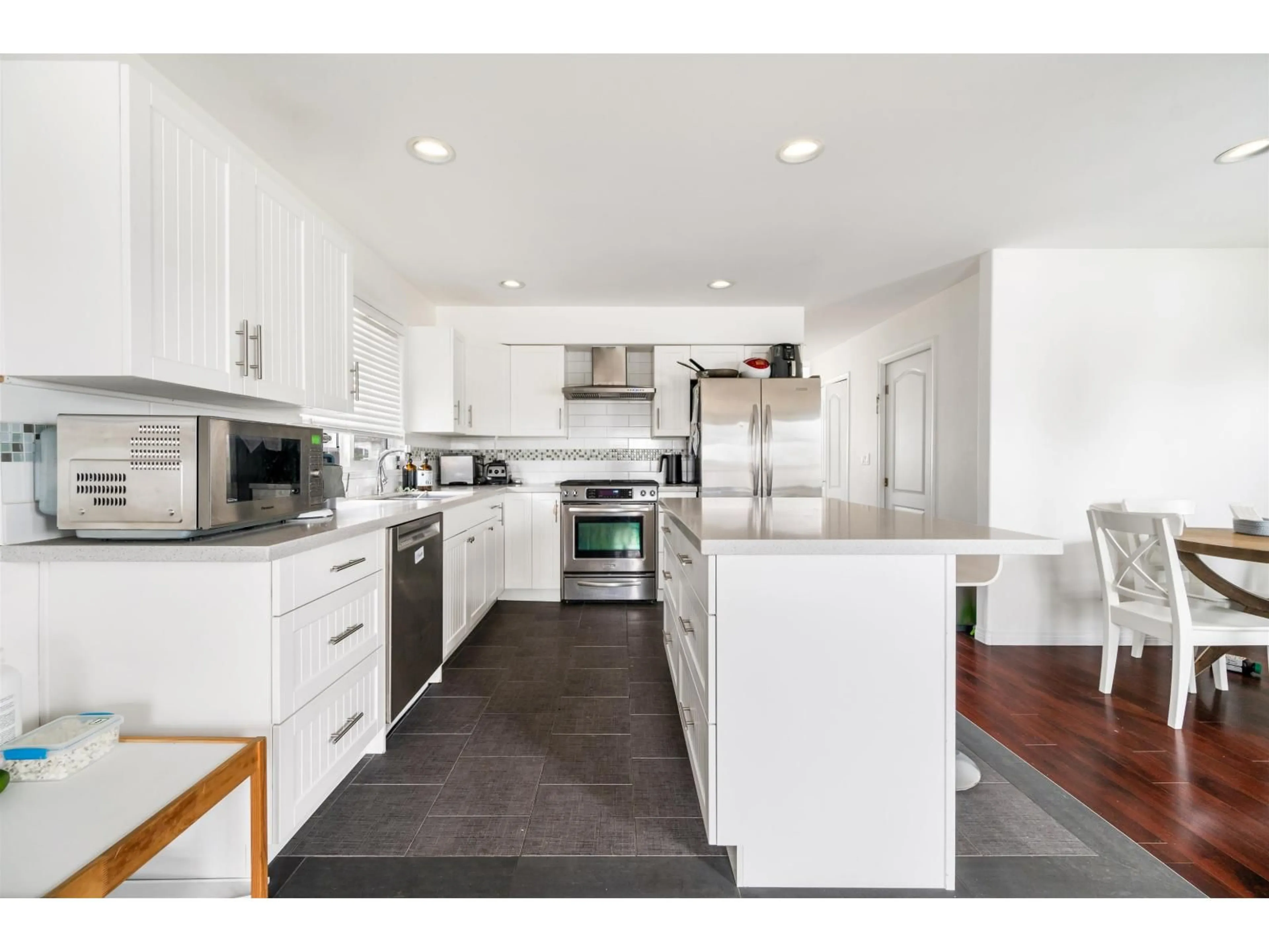 Open concept kitchen, ceramic/tile floor for 15476 110 AVENUE, Surrey British Columbia V3R0X1