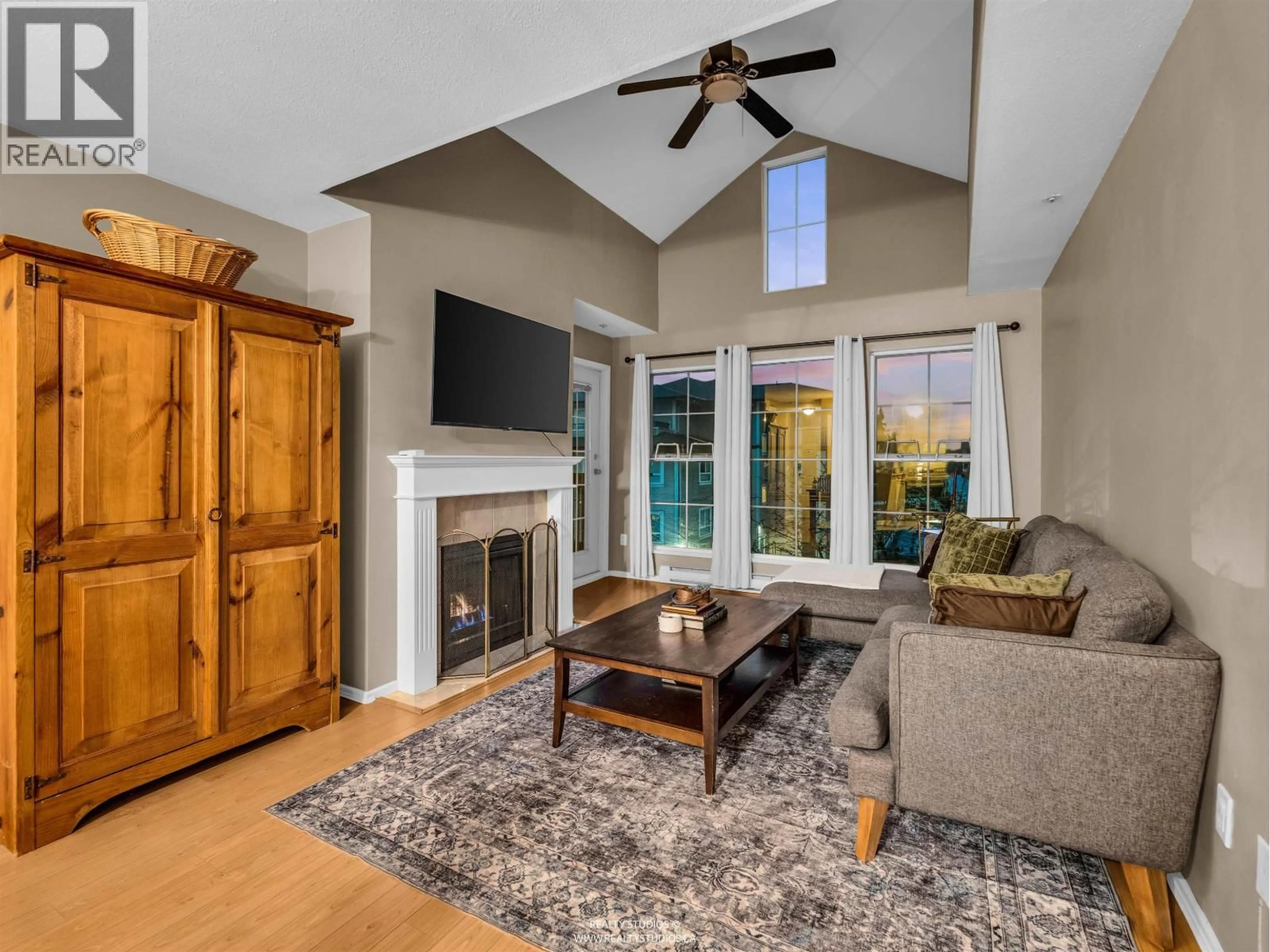 Living room with furniture, unknown for 315 - 888 GAUTHIER AVENUE, Coquitlam British Columbia V3K6Y1