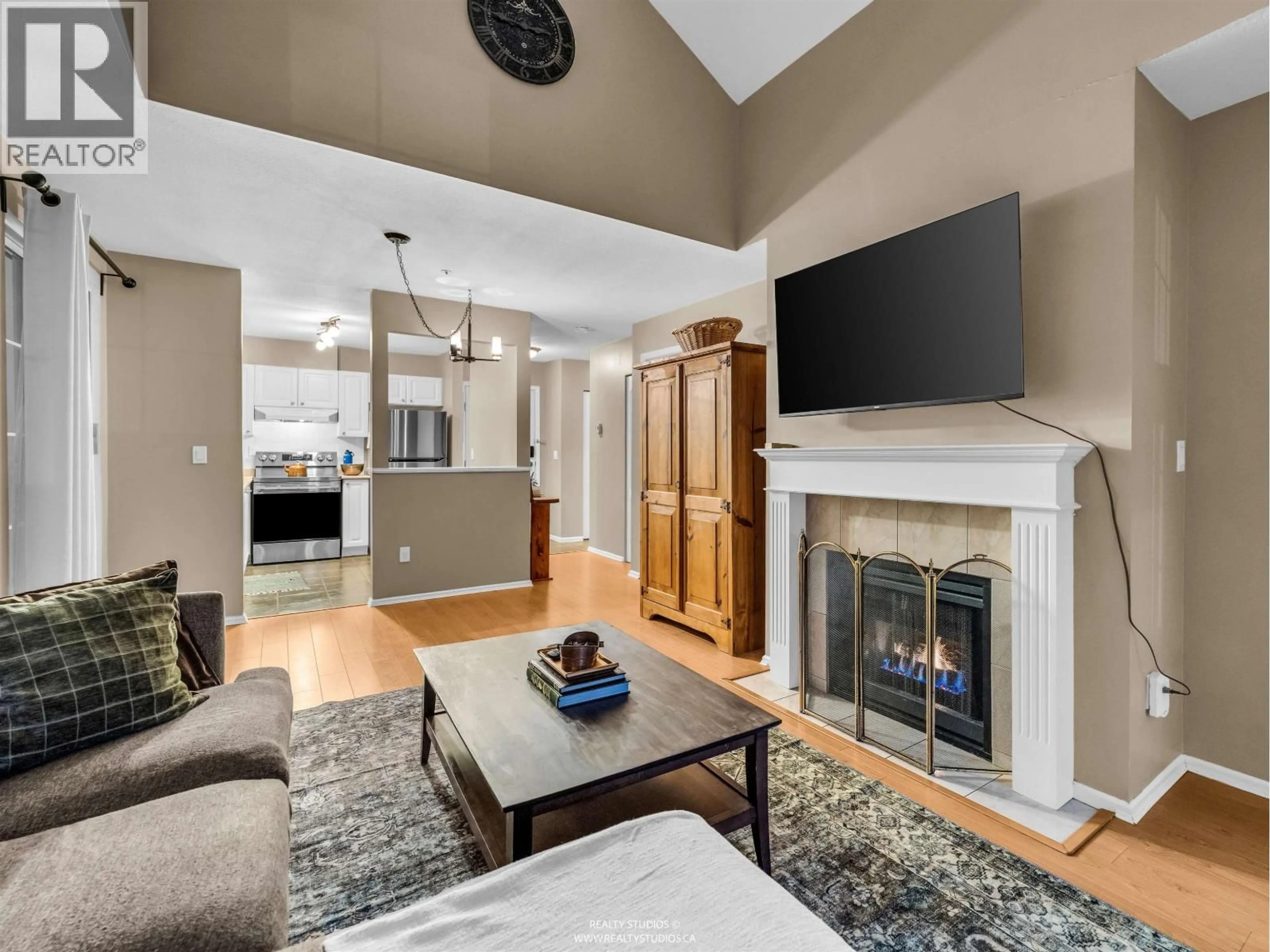 Living room with furniture, unknown for 315 - 888 GAUTHIER AVENUE, Coquitlam British Columbia V3K6Y1