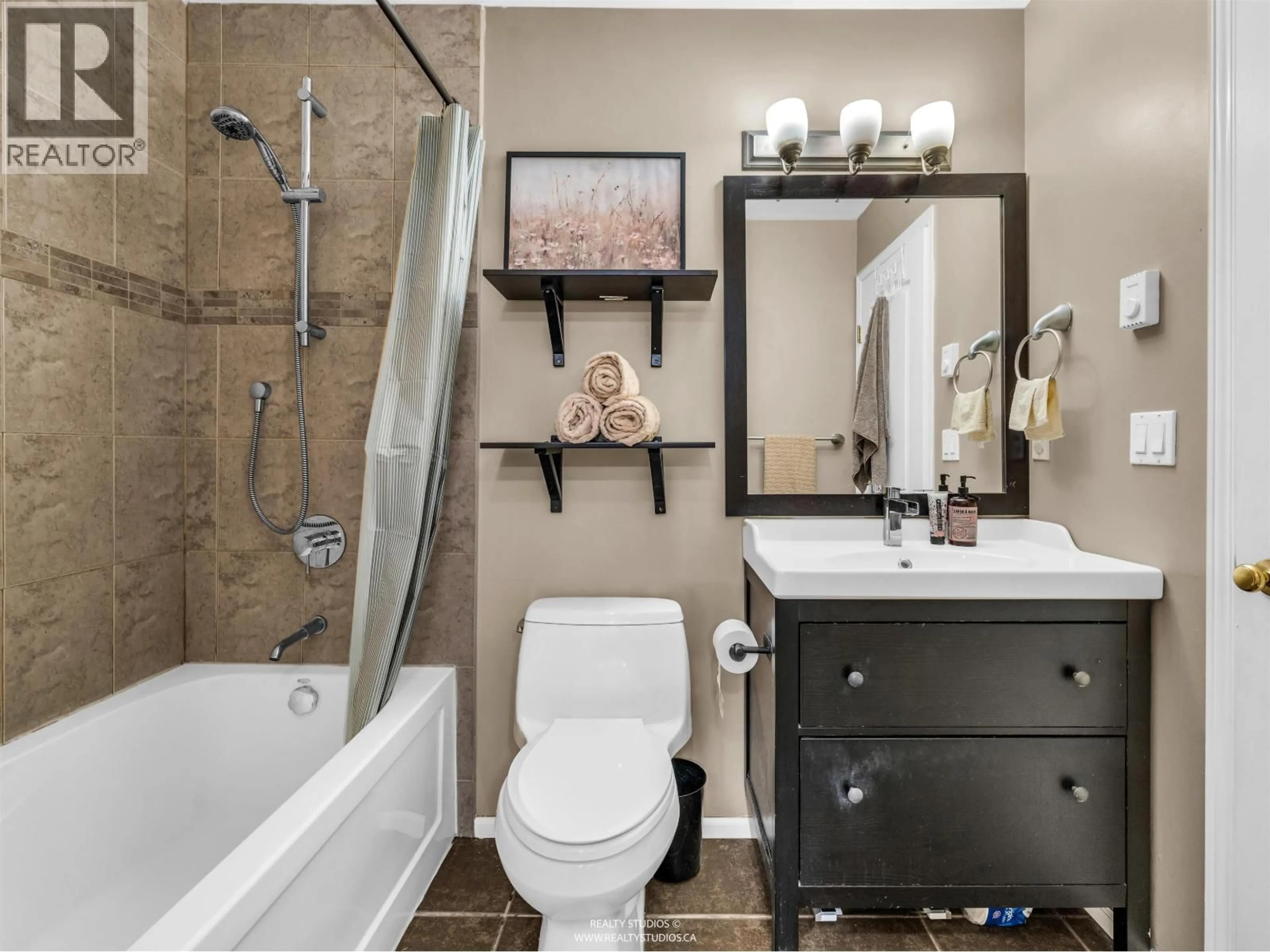 Contemporary bathroom, ceramic/tile floor for 315 - 888 GAUTHIER AVENUE, Coquitlam British Columbia V3K6Y1