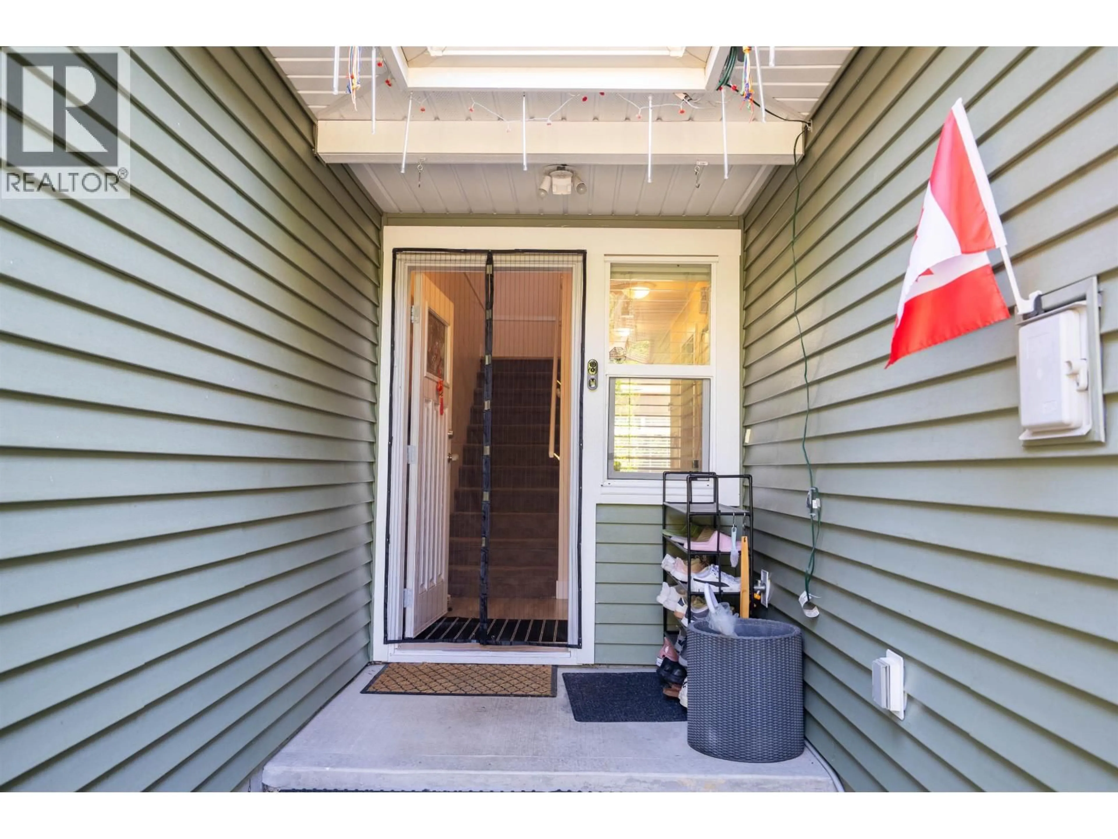 Indoor entryway for 3 - 624 SHAW ROAD, Gibsons British Columbia V0N1V8