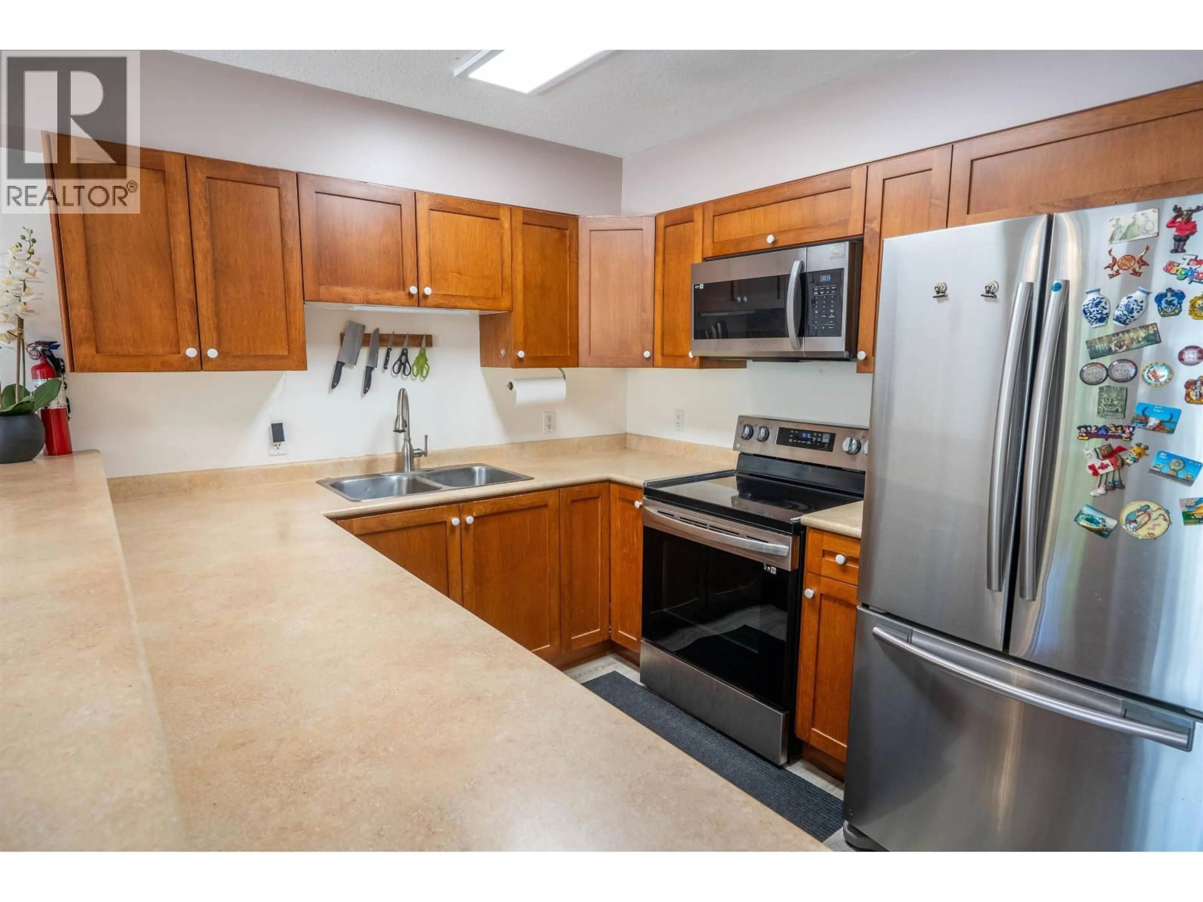 Standard kitchen, unknown for 3 - 624 SHAW ROAD, Gibsons British Columbia V0N1V8