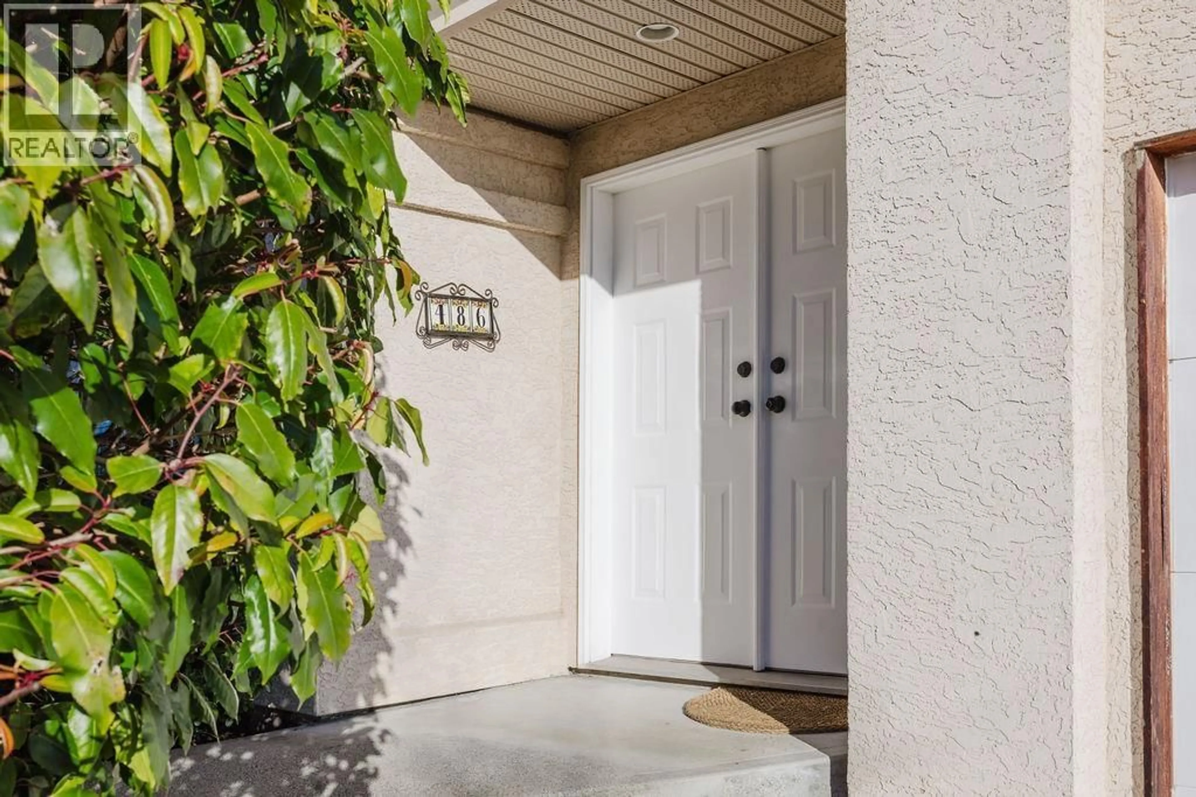 Indoor entryway for 486 OCEAN VIEW DRIVE, Gibsons British Columbia V0N1V5