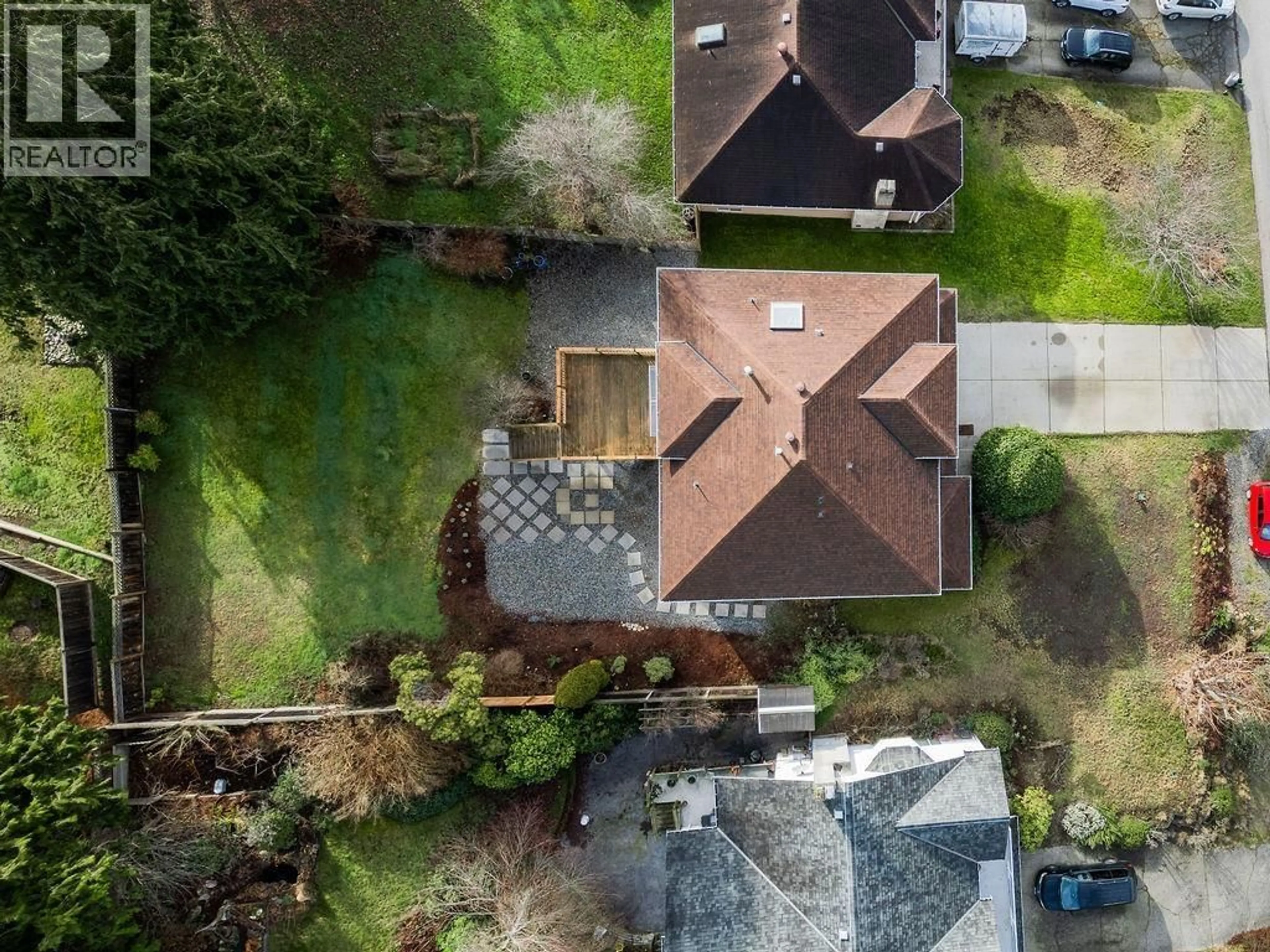 A pic from outside/outdoor area/front of a property/back of a property/a pic from drone, street for 486 OCEAN VIEW DRIVE, Gibsons British Columbia V0N1V5
