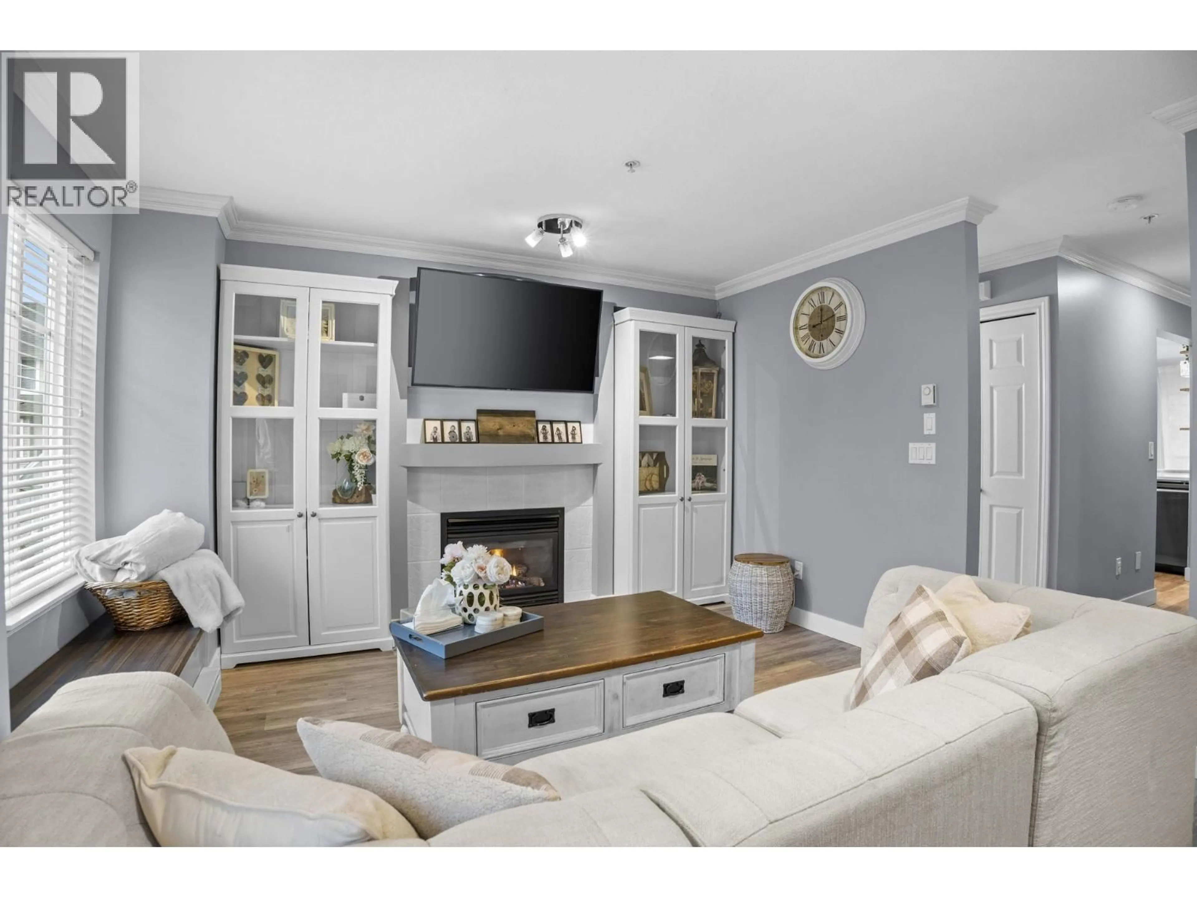 Living room with furniture, wood/laminate floor for 24 - 19141 124 AVENUE, Pitt Meadows British Columbia V3Y2V6