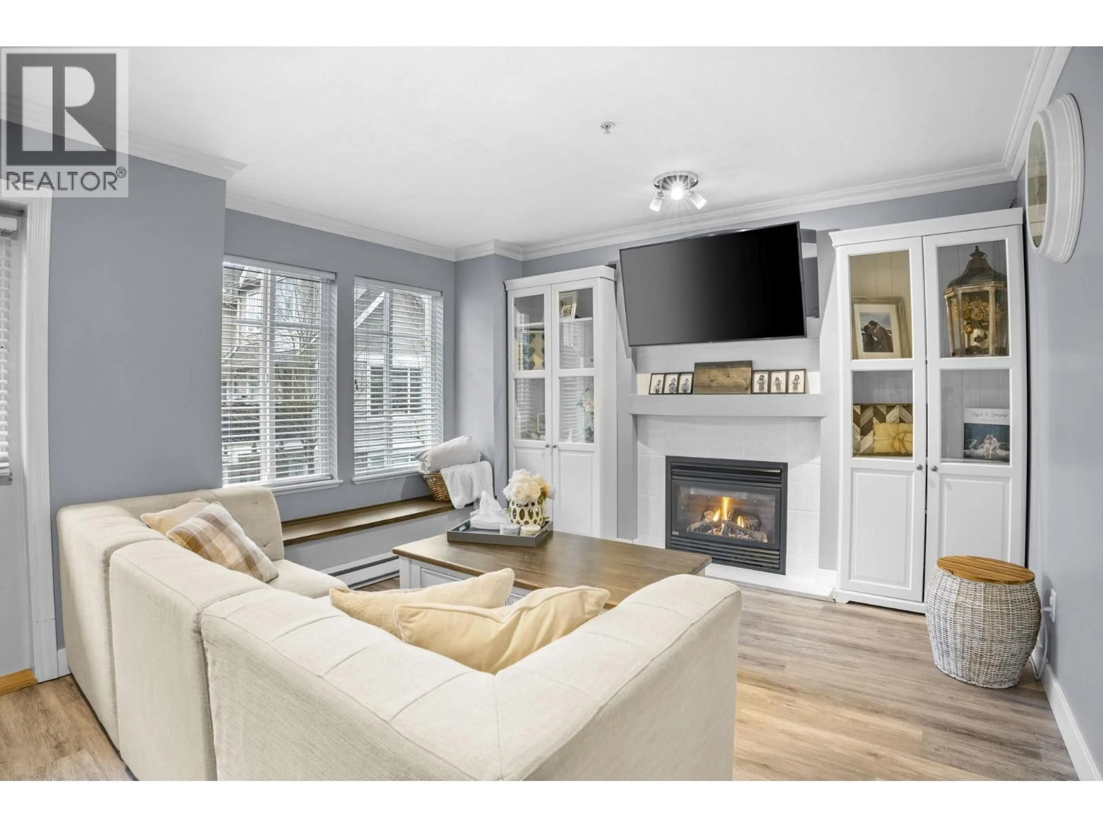 Living room with furniture, wood/laminate floor for 24 - 19141 124 AVENUE, Pitt Meadows British Columbia V3Y2V6