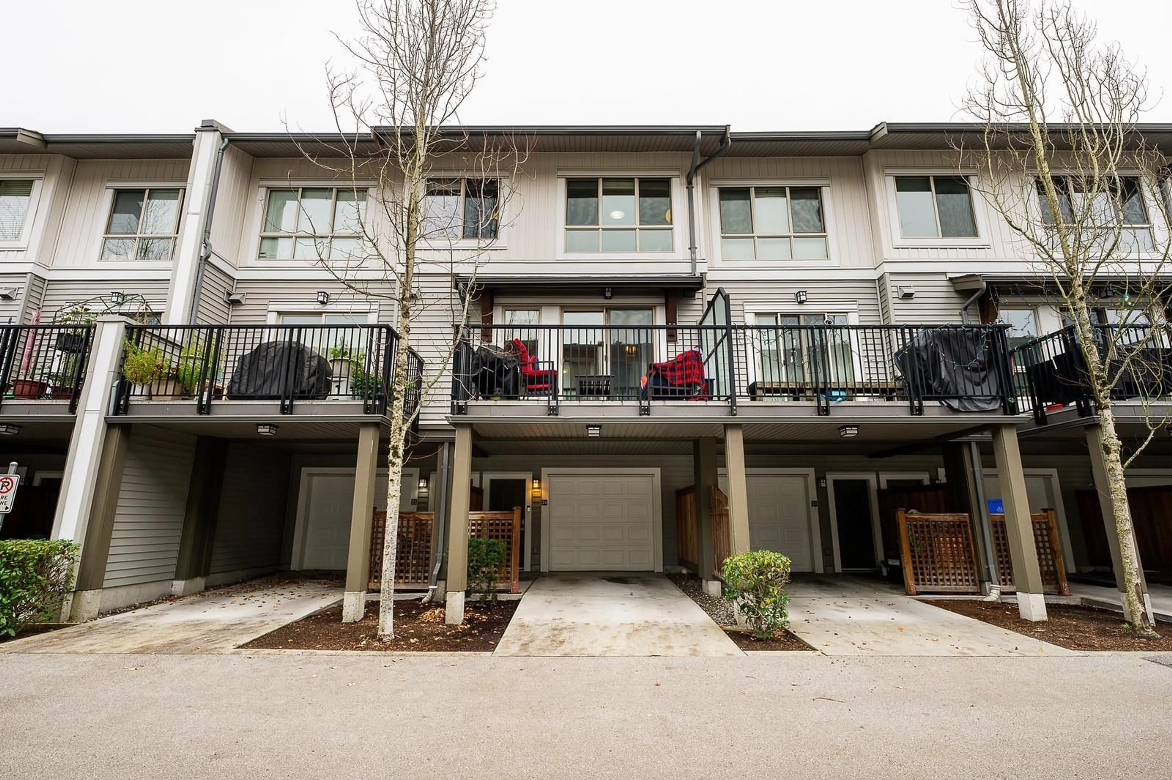 Patio, street for 24 - 6671 121 STREET, Surrey British Columbia V3W1T9