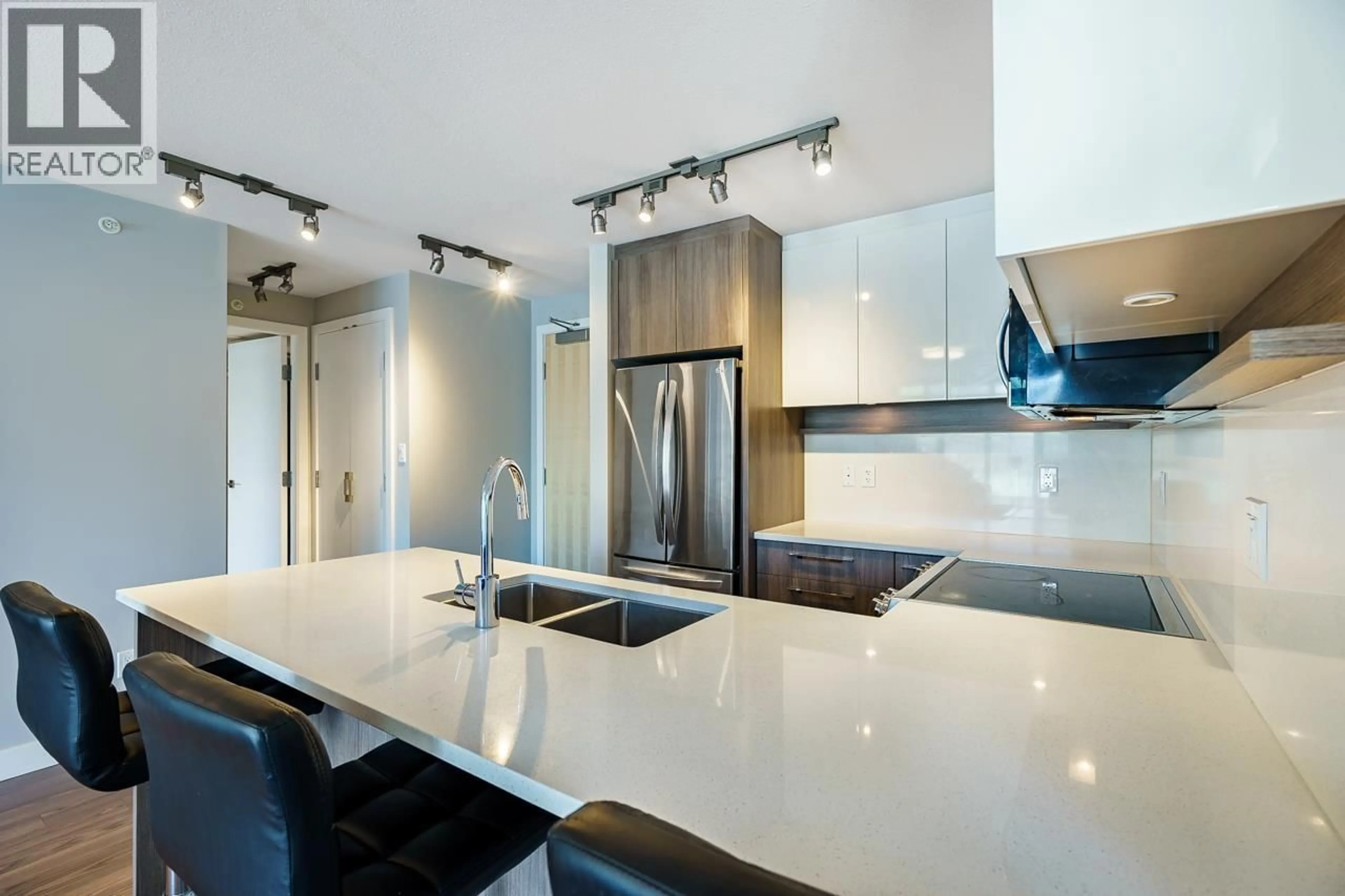 Contemporary kitchen, ceramic/tile floor for 505 - 958 RIDGEWAY AVENUE, Coquitlam British Columbia V3K0C5