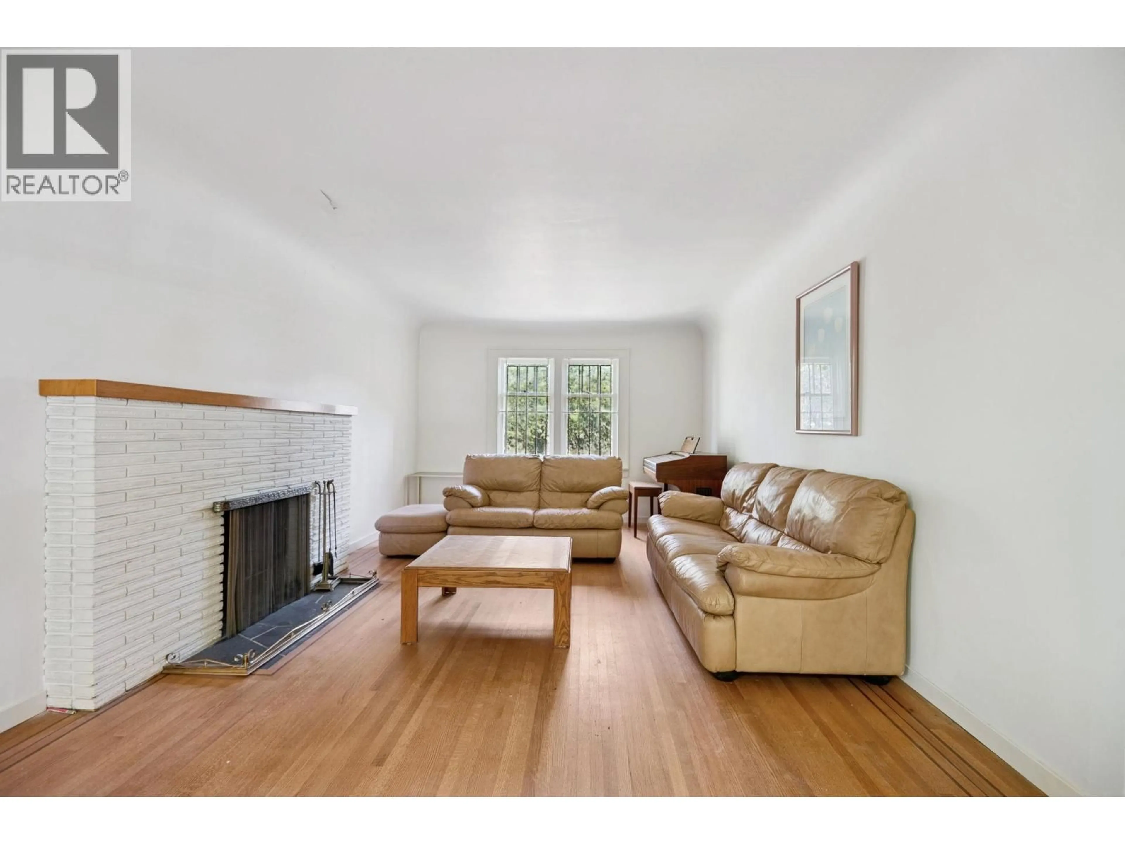 Living room with furniture, wood/laminate floor for 4470 OSLER STREET, Vancouver British Columbia V6H2X9