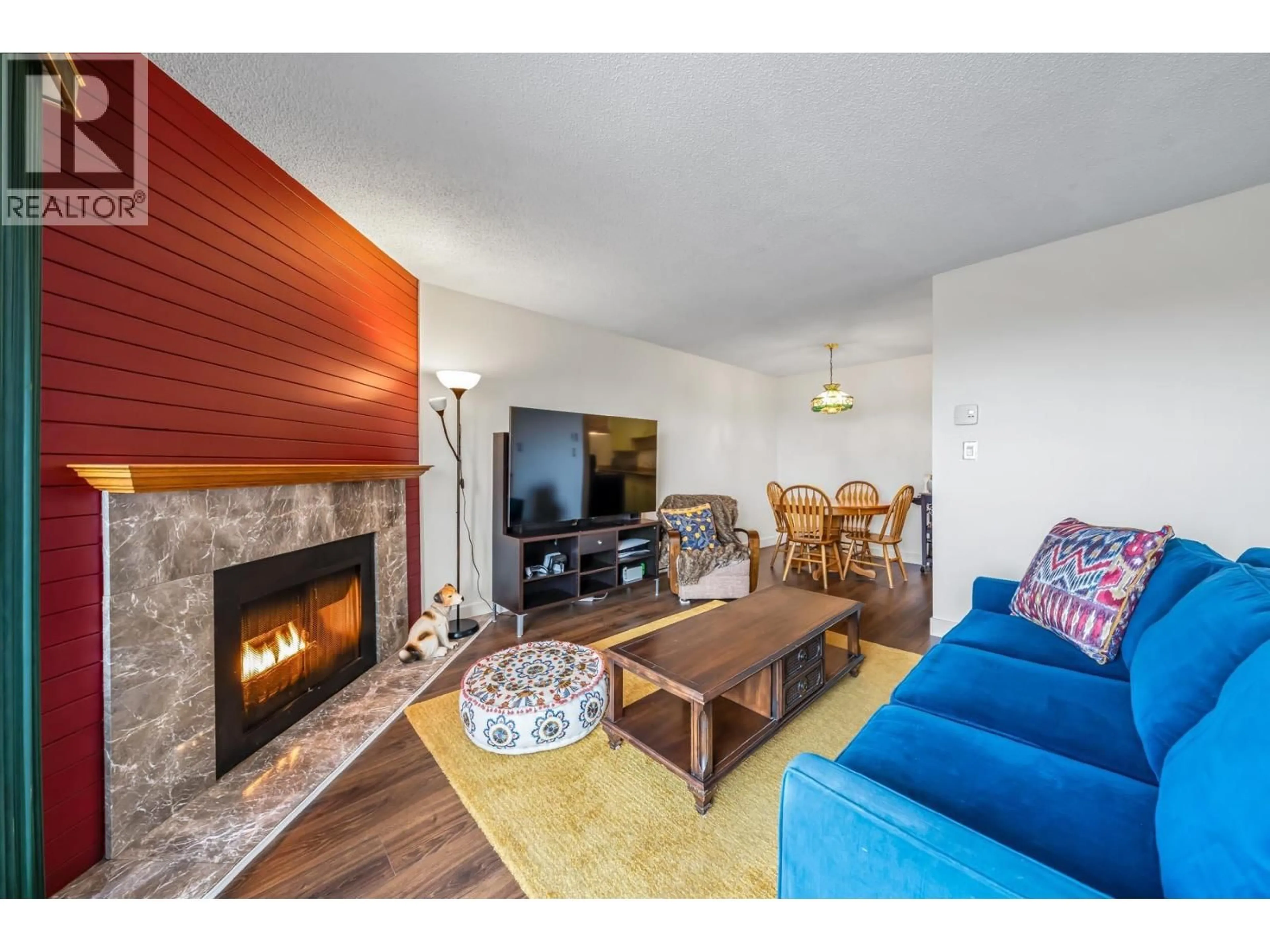 Living room with furniture, wood/laminate floor for 307 - 315 TENTH STREET, New Westminster British Columbia V3M3Y2