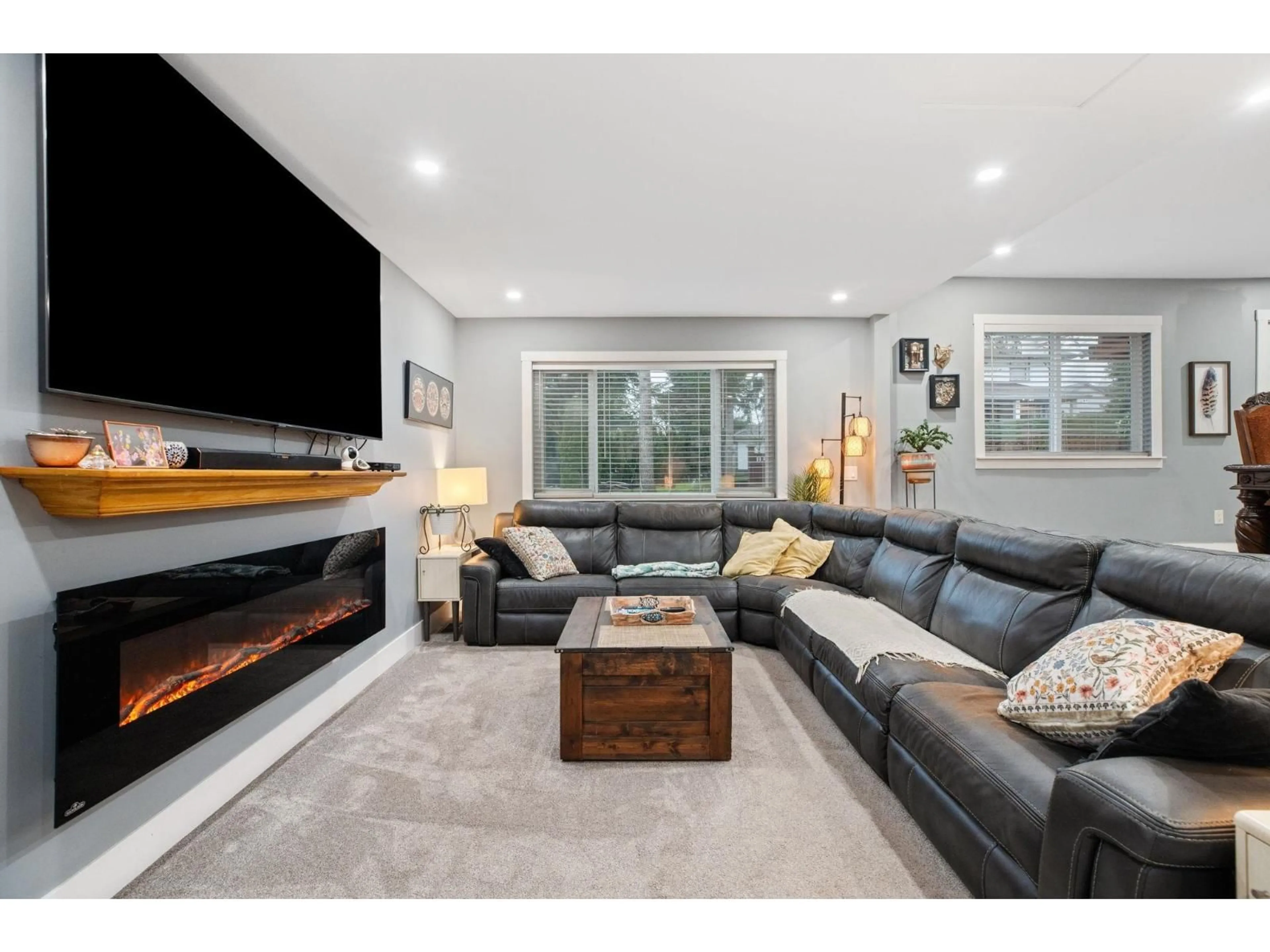 Living room with furniture, unknown for 7334 ALDER STREET, Mission British Columbia V2V3N9