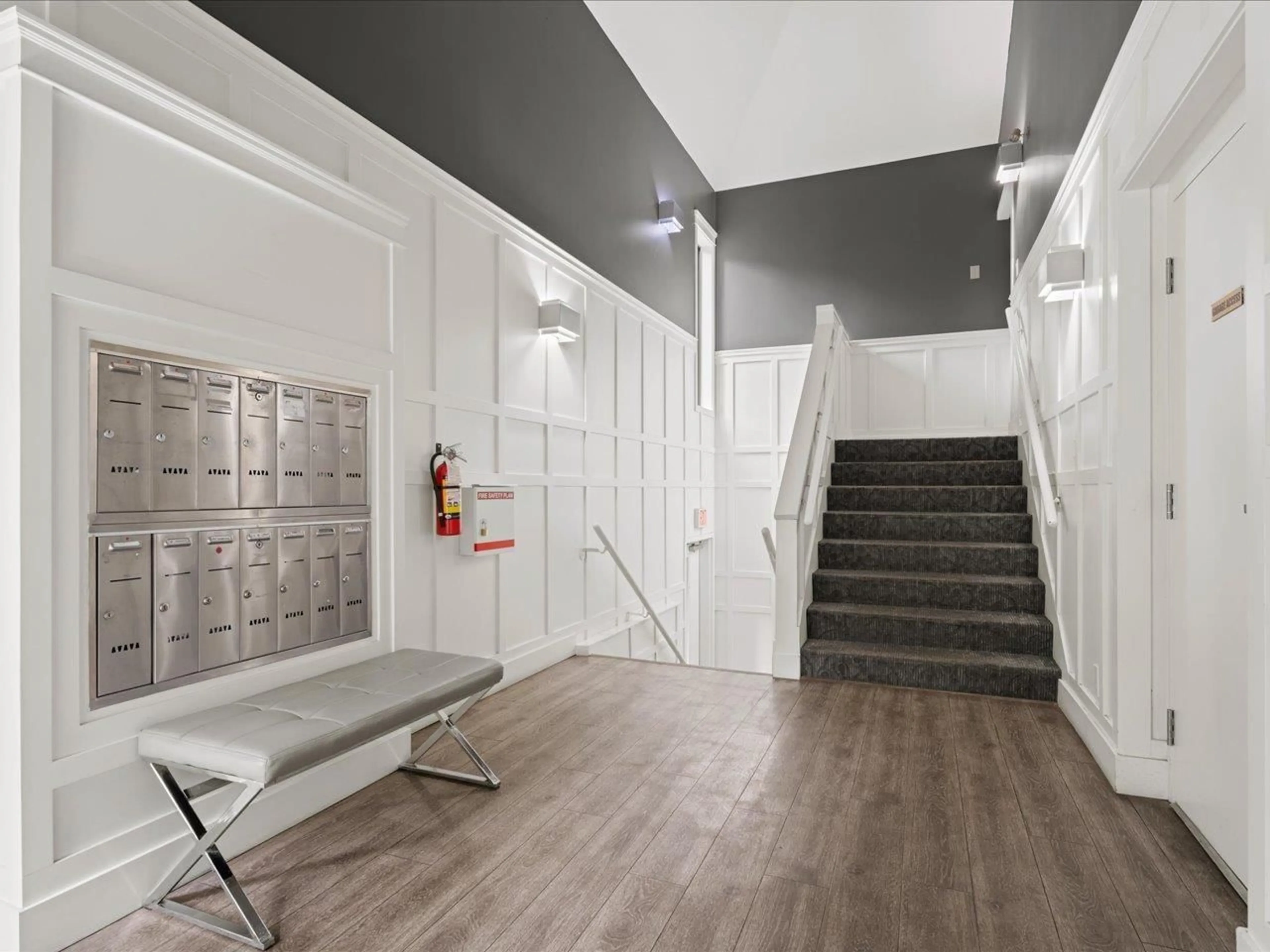 Indoor foyer for 7 - 14085 NICO WYND PLACE, Surrey British Columbia V4P1J2