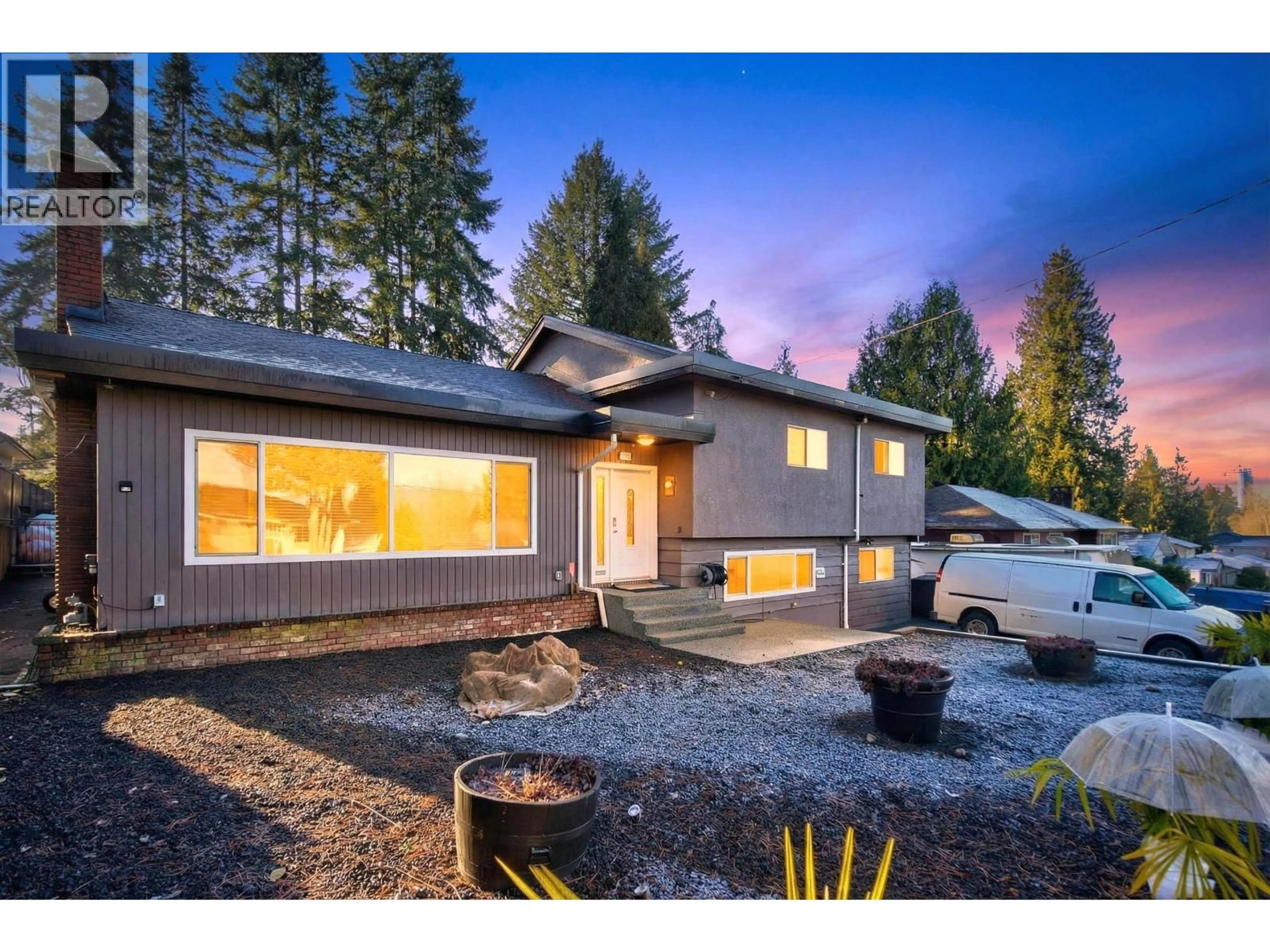 Home with vinyl exterior material, street for 928 STANTON AVENUE, Coquitlam British Columbia V3J4V2