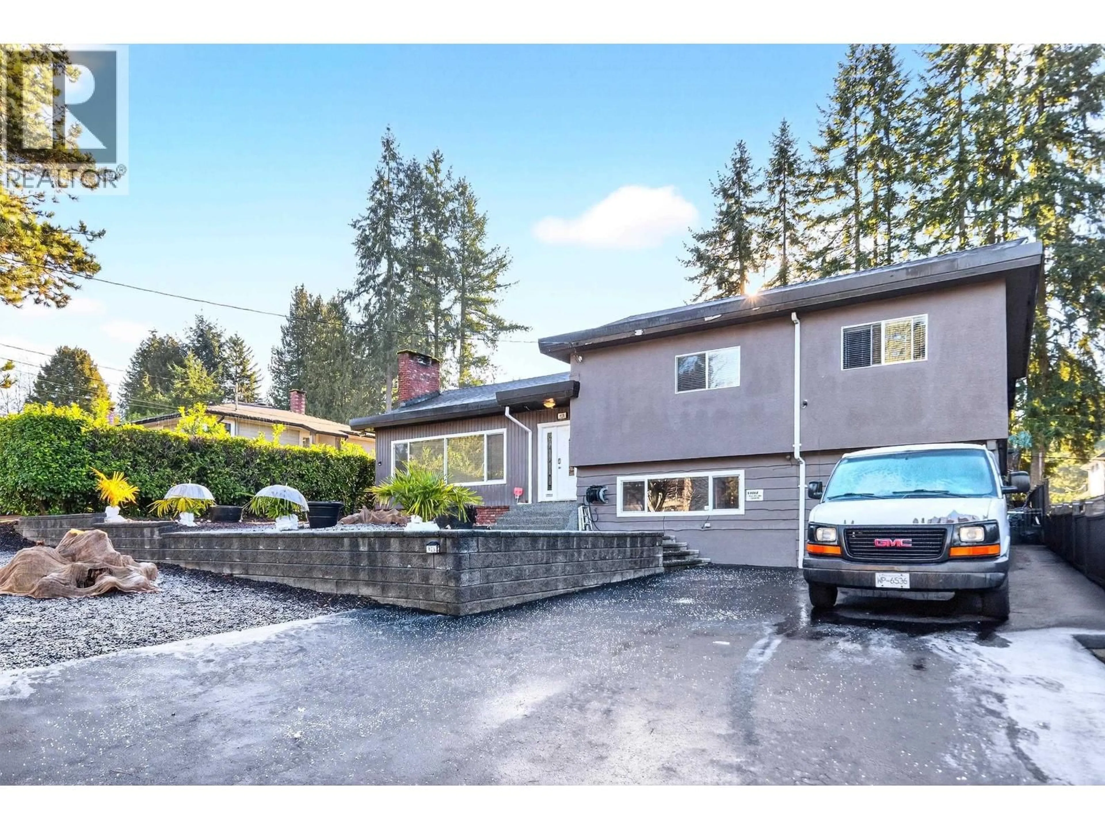A pic from outside/outdoor area/front of a property/back of a property/a pic from drone, street for 928 STANTON AVENUE, Coquitlam British Columbia V3J4V2