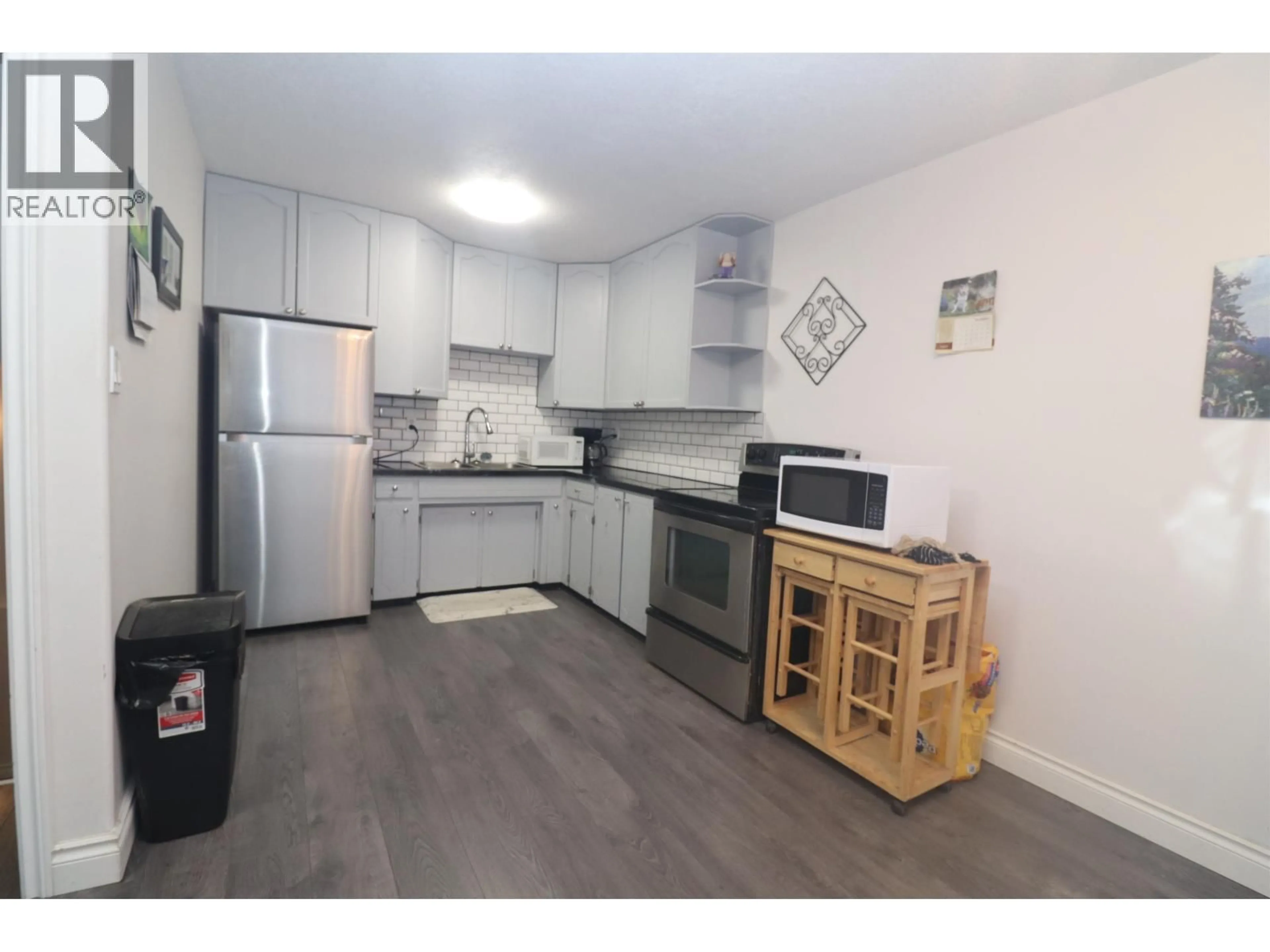 Standard kitchen, wood/laminate floor for 2114 STRATHCONA AVENUE, Prince George British Columbia V2L4Y5