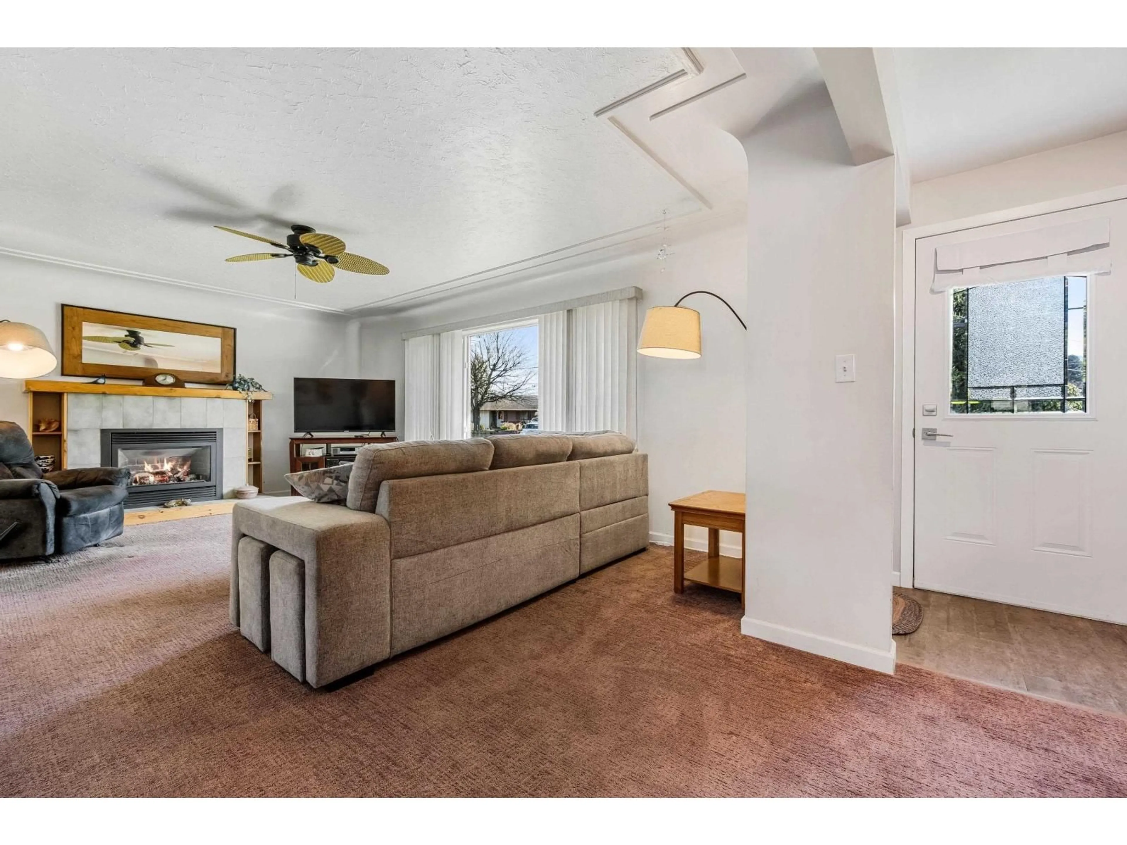 Living room with furniture, unknown for 9719 HAZEL STREET, Chilliwack British Columbia V2P5P1