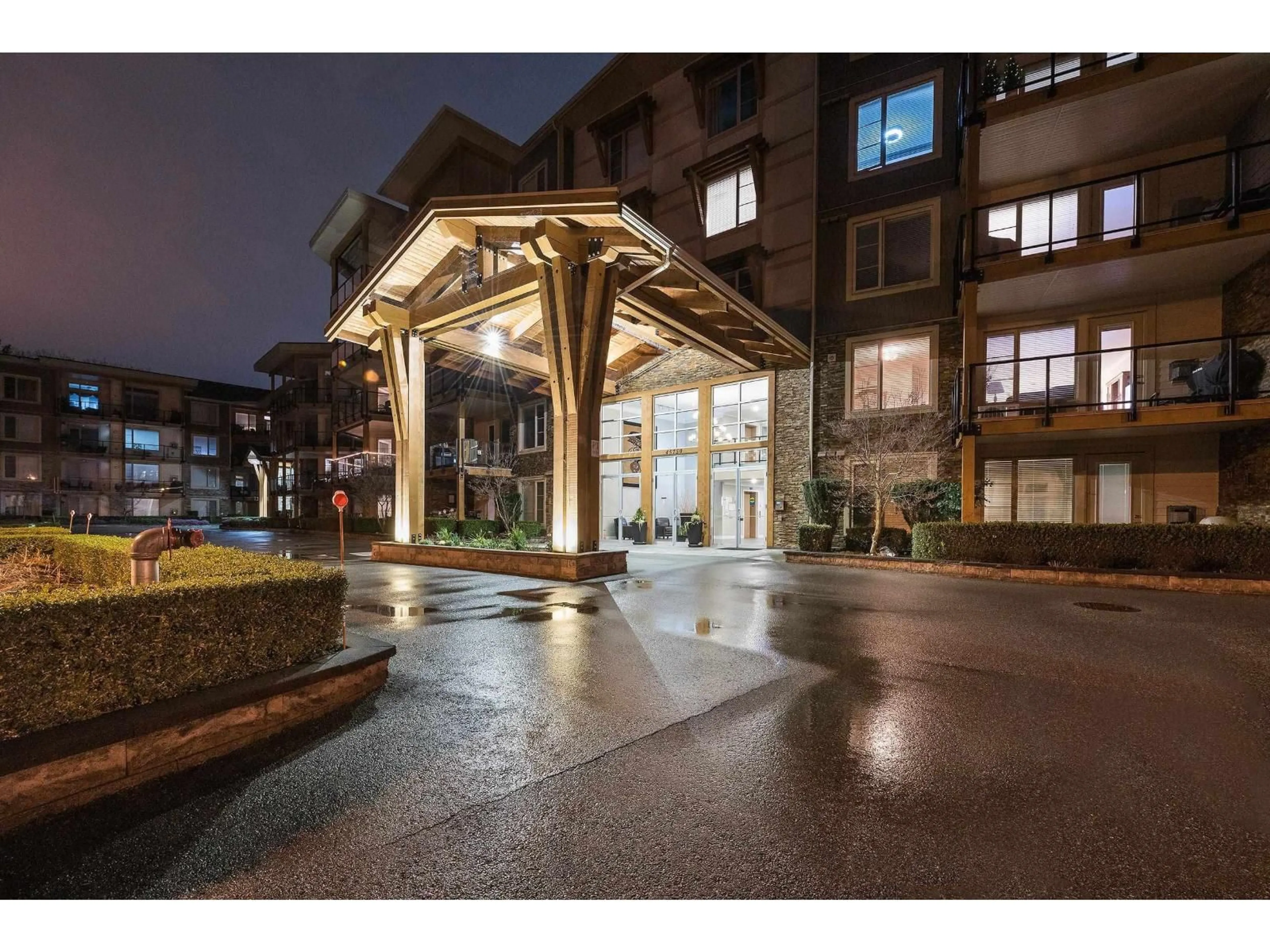 Indoor foyer for 504 - 45750 KEITH WILSON ROAD, Chilliwack British Columbia V2R0X3