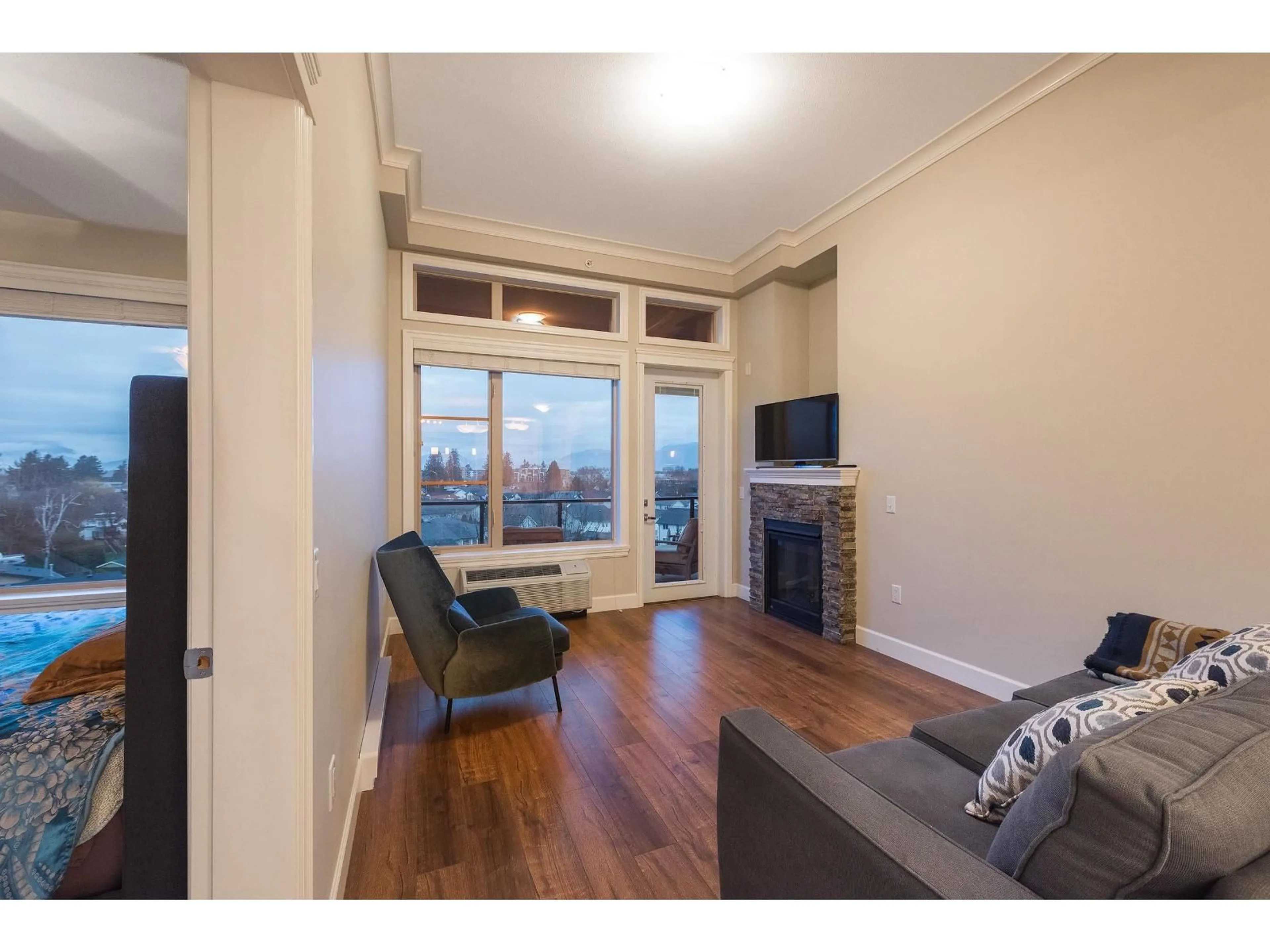 Living room with furniture, wood/laminate floor for 504 - 45750 KEITH WILSON ROAD, Chilliwack British Columbia V2R0X3