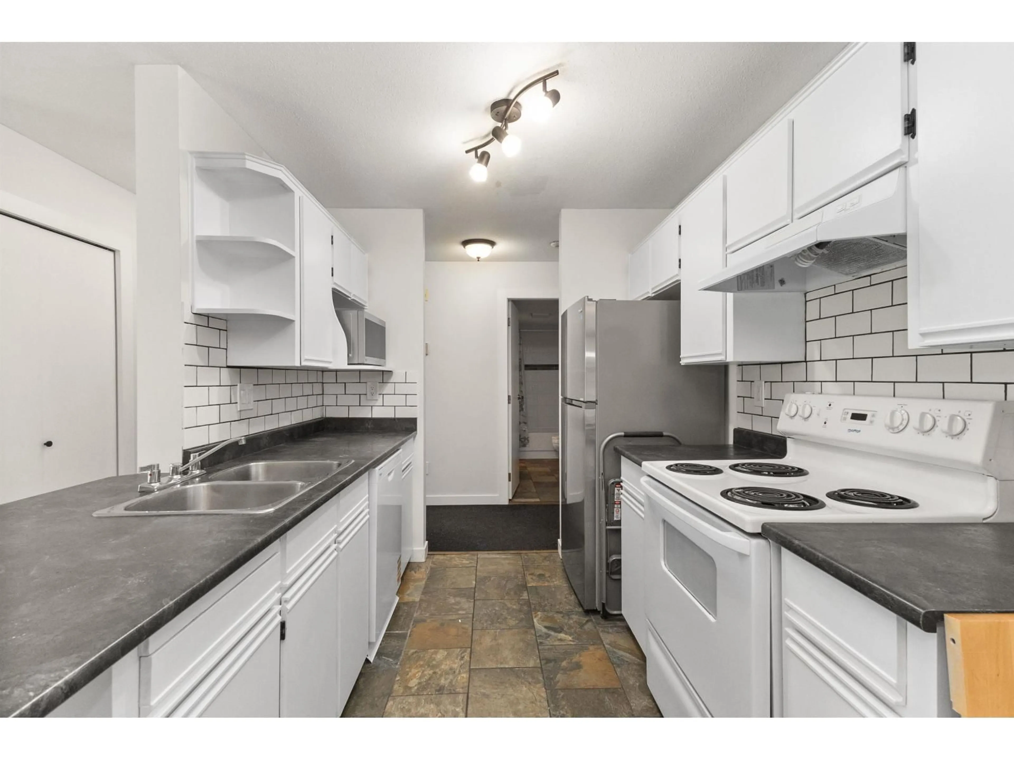 Standard kitchen, unknown for 119 - 1755 SALTON ROAD, Abbotsford British Columbia V2S7C5