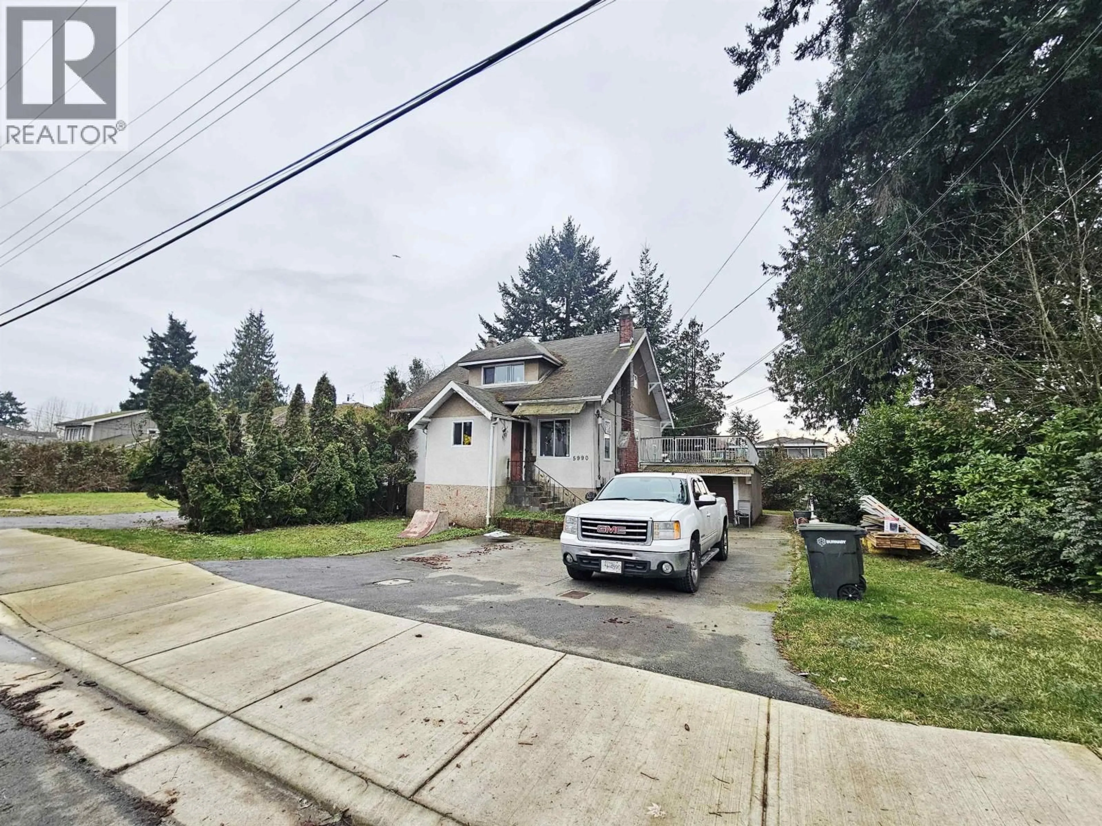 A pic from outside/outdoor area/front of a property/back of a property/a pic from drone, street for 5990 IRMIN STREET STREET, Burnaby British Columbia V5J1Z1