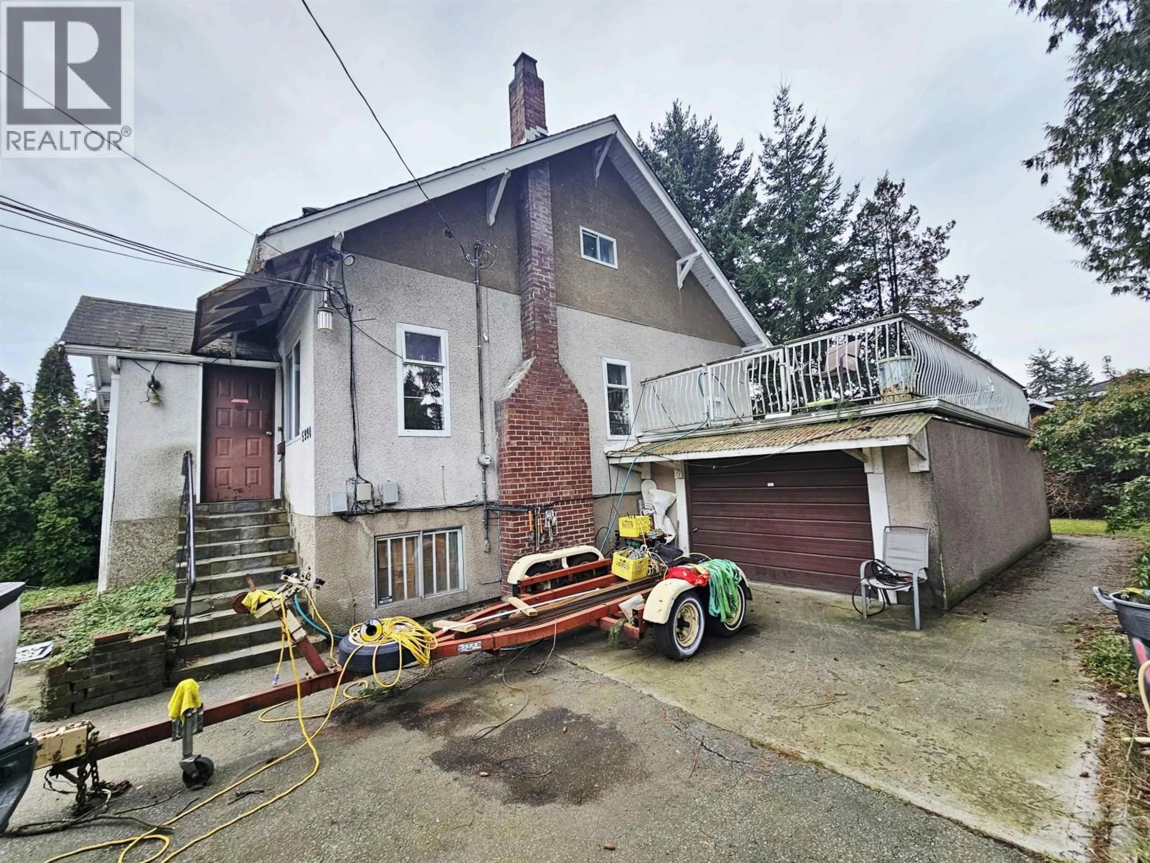 A pic from outside/outdoor area/front of a property/back of a property/a pic from drone, street for 5990 IRMIN STREET STREET, Burnaby British Columbia V5J1Z1