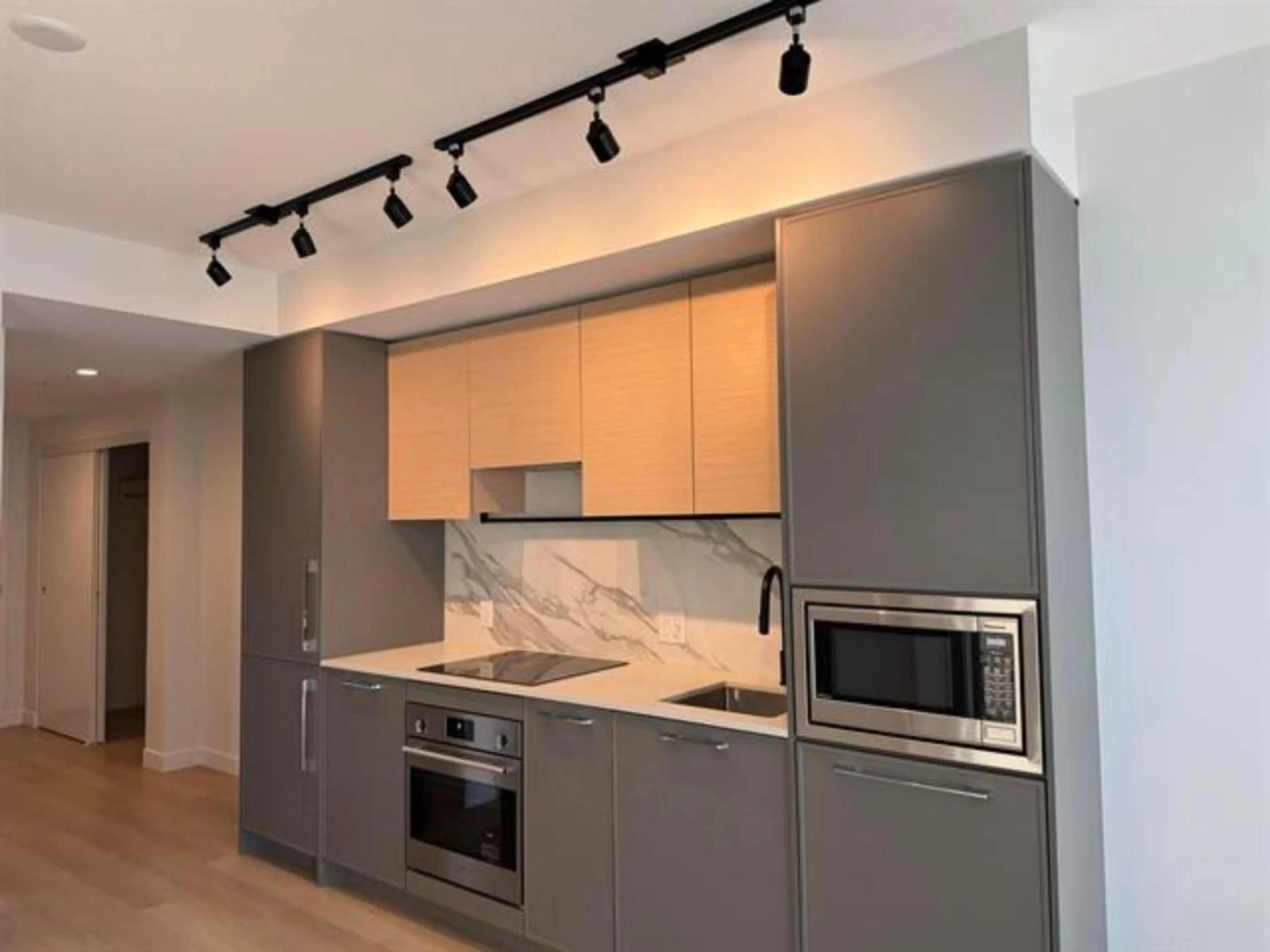 Standard kitchen, unknown for 1612 - 13725 GEORGE JUNCTION, Surrey British Columbia V3T0R1