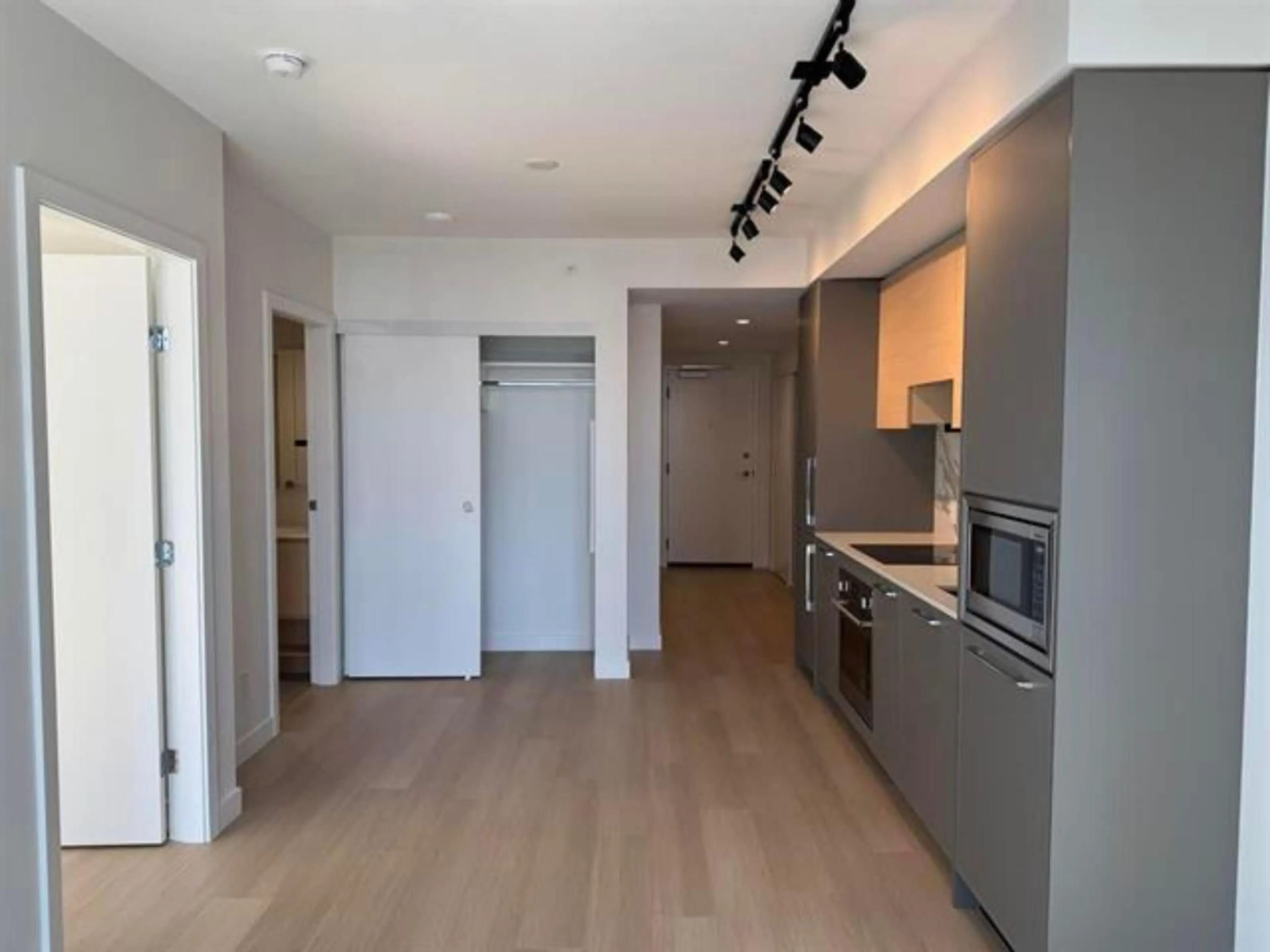 Unknown for 1612 - 13725 GEORGE JUNCTION, Surrey British Columbia V3T0R1