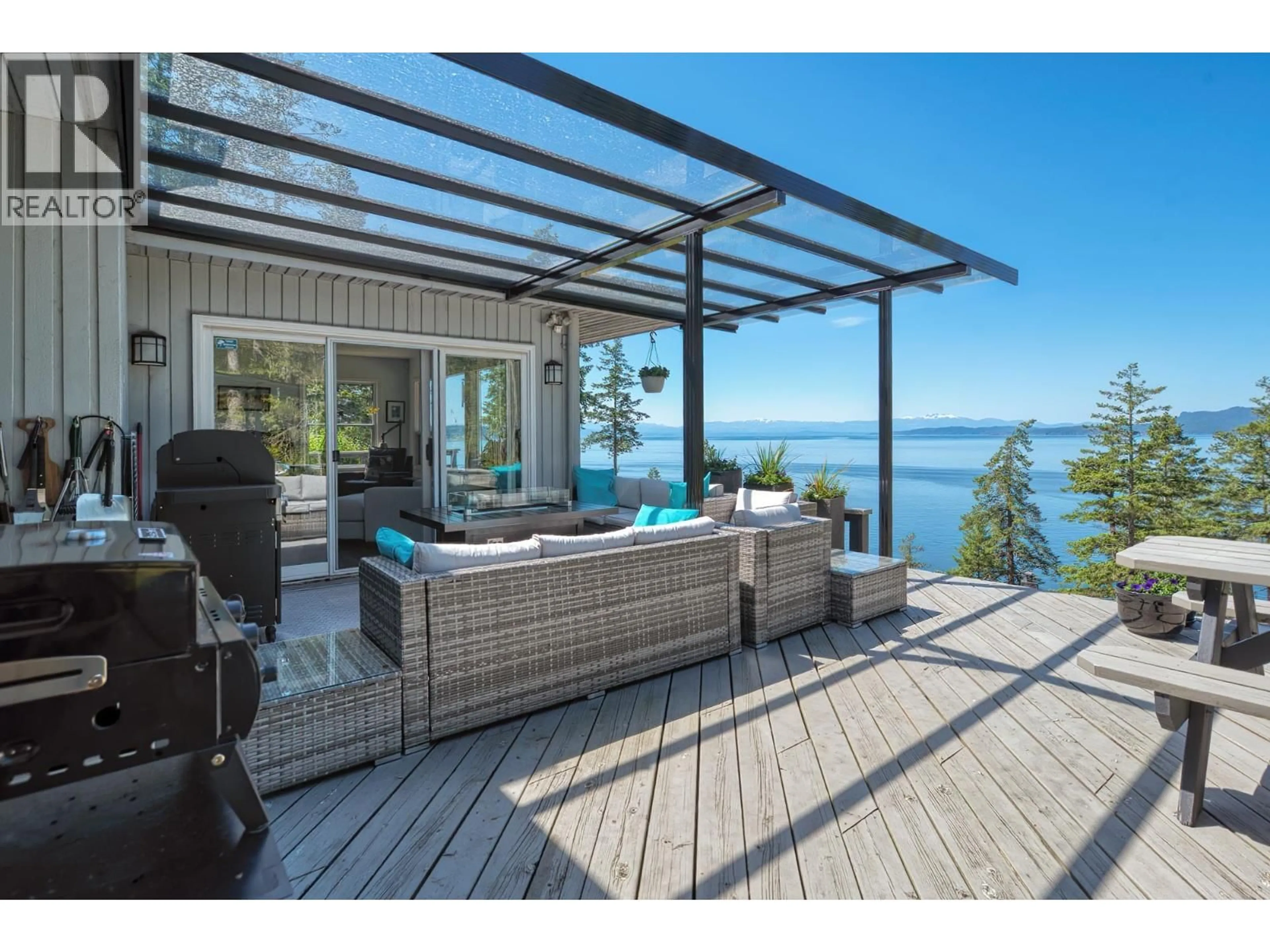 Patio, water/lake/river/ocean view for 10991- - 10993 SUNSHINE COAST HIGHWAY, Halfmoon Bay British Columbia V7Z1B8