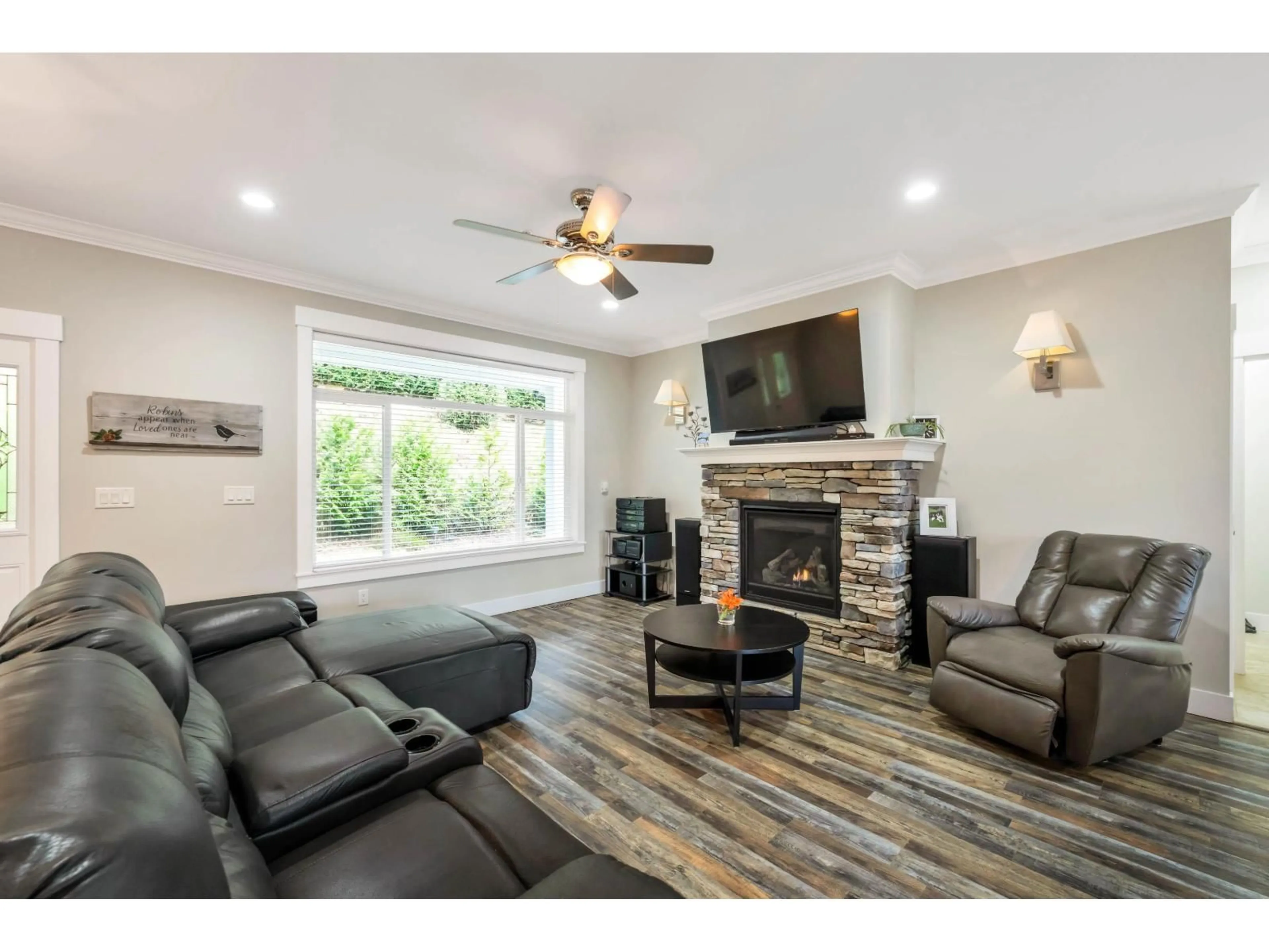 Living room with furniture, unknown for 31221 SILVERHILL AVENUE, Mission British Columbia V4S1G8