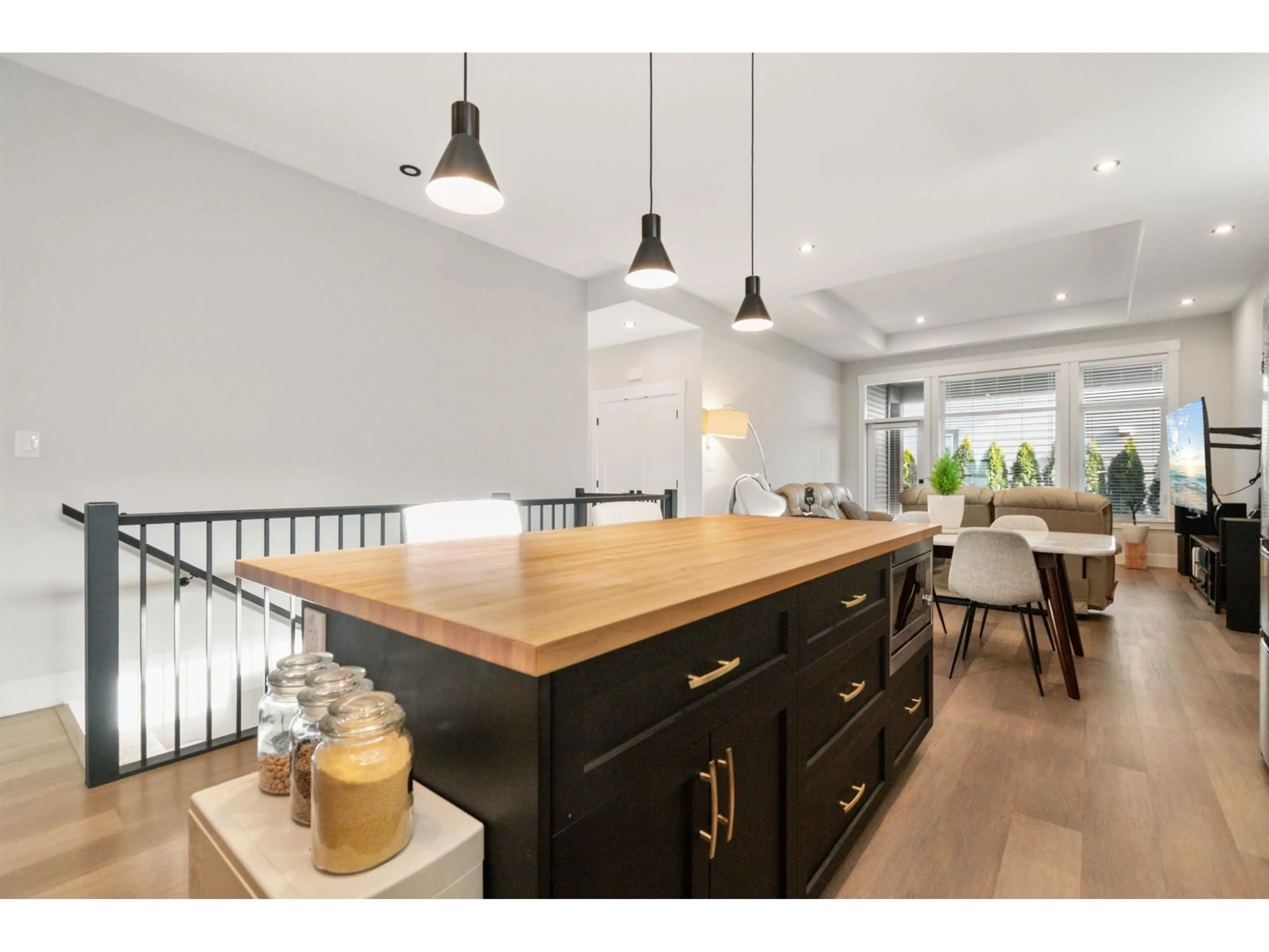 Open concept kitchen, unknown for 15 - 45875 SOUTH SUMAS ROAD, Chilliwack British Columbia V2R6E8