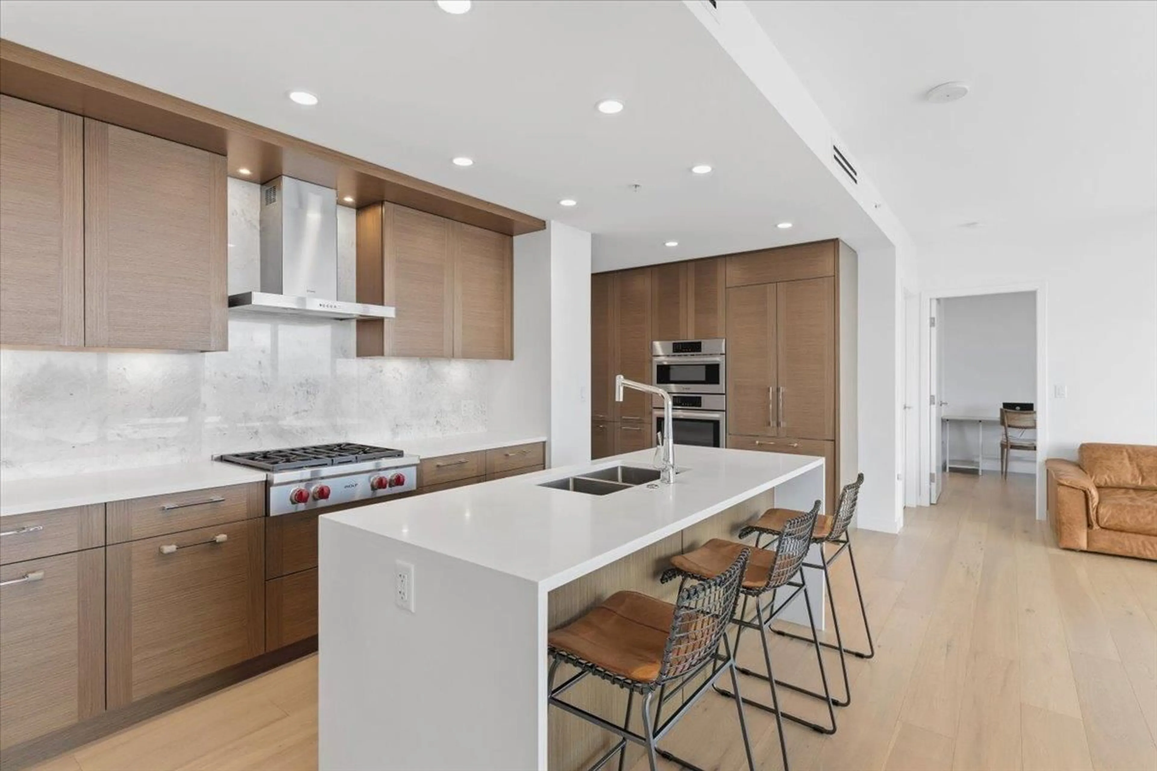 Contemporary kitchen, ceramic/tile floor for 604 - 1439 GEORGE STREET, White Rock British Columbia V4B0B9