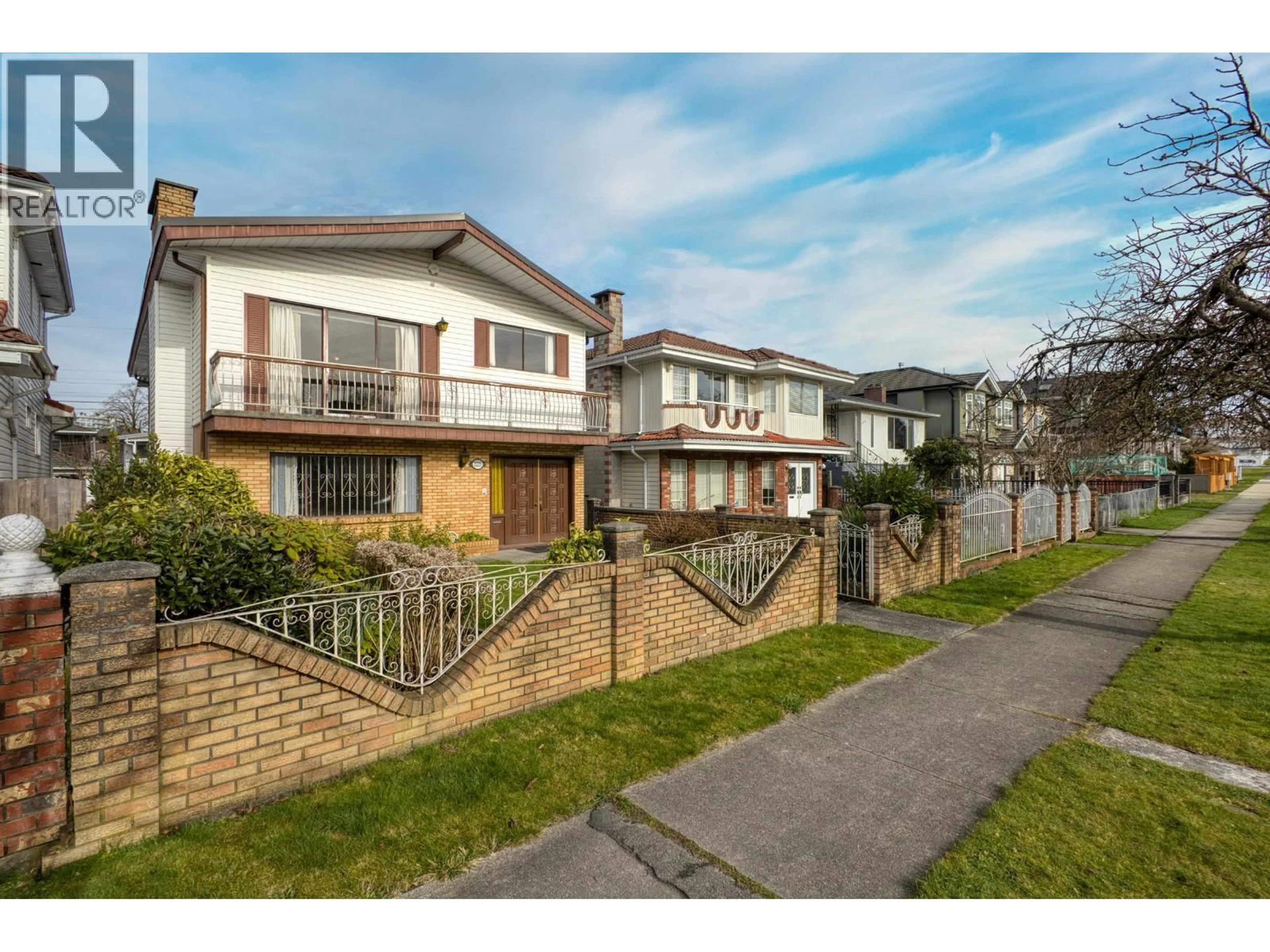 A pic from outside/outdoor area/front of a property/back of a property/a pic from drone, street for 2225 35TH AVENUE, Vancouver British Columbia V5P1C1