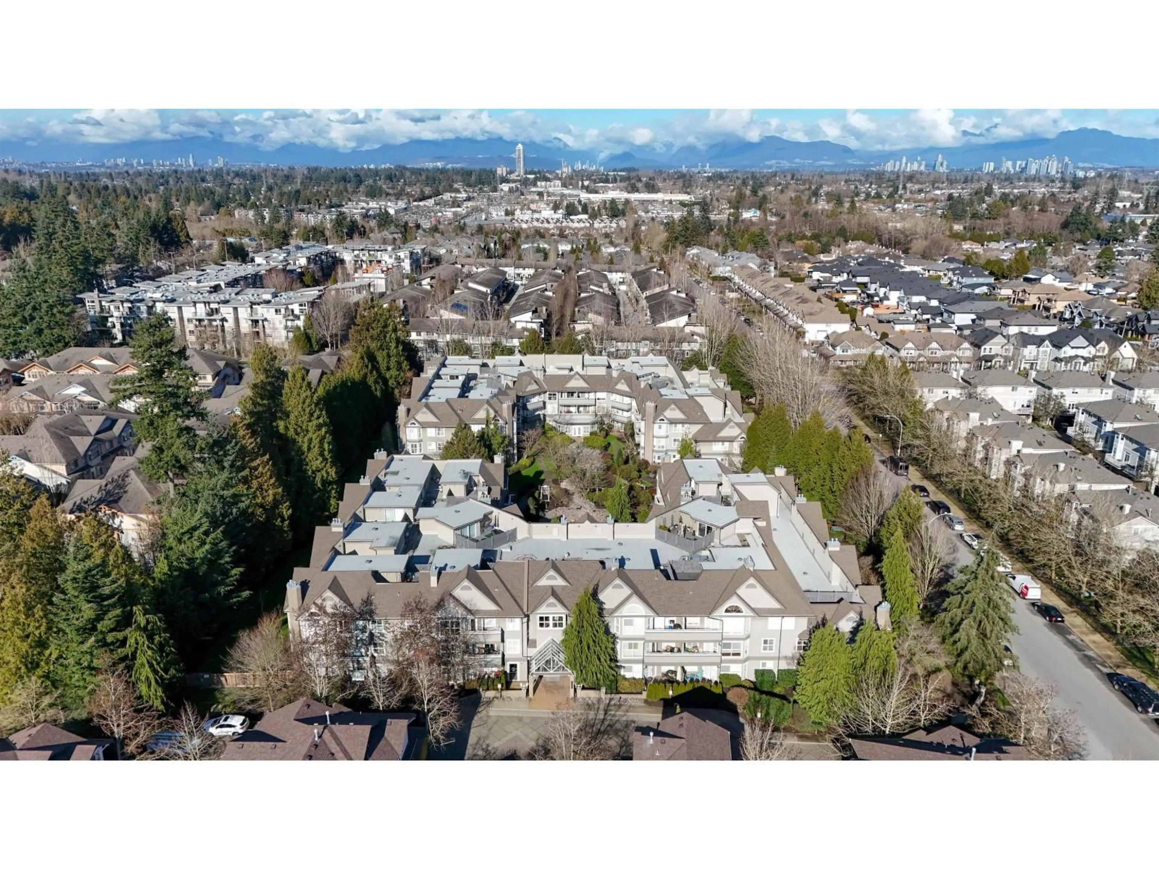 A pic from outside/outdoor area/front of a property/back of a property/a pic from drone, unknown for 212 - 6557 121 STREET, Surrey British Columbia V3W1E7