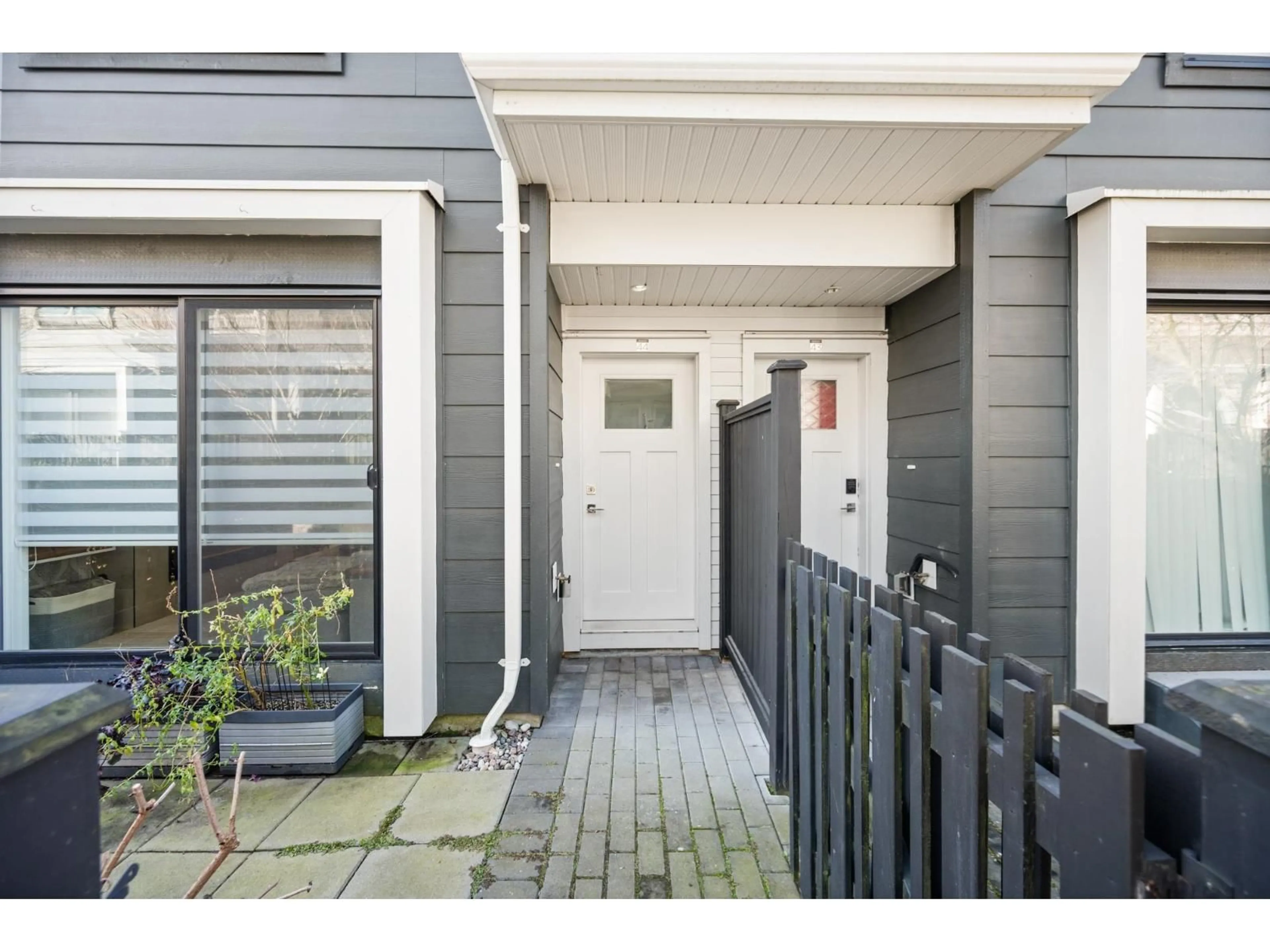 Indoor entryway for 44 - 16336 23A AVENUE, Surrey British Columbia V3Z0S5