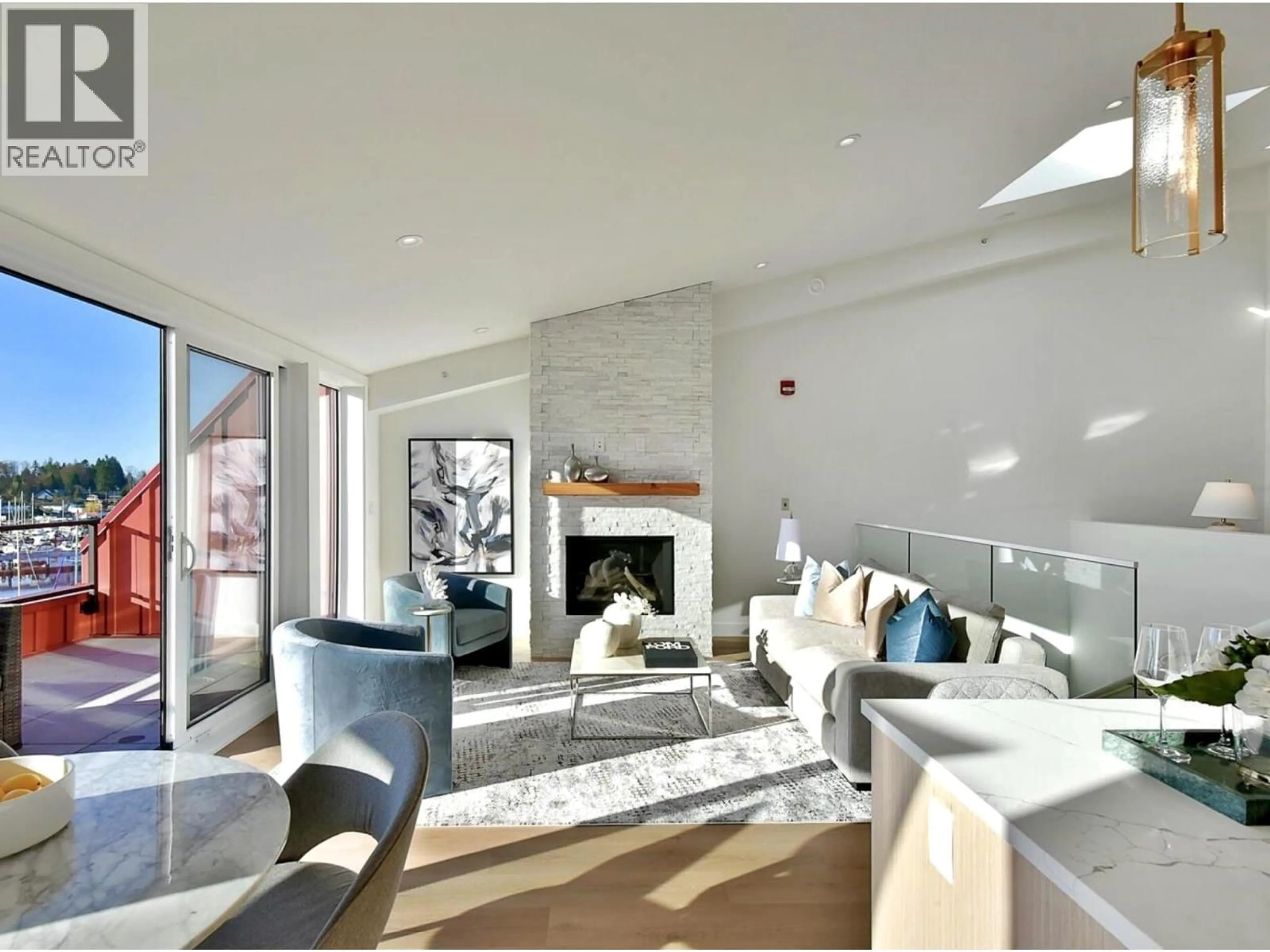 Living room with furniture, unknown for 101 - 263 GOWER POINT ROAD, Gibsons British Columbia V0N1V4