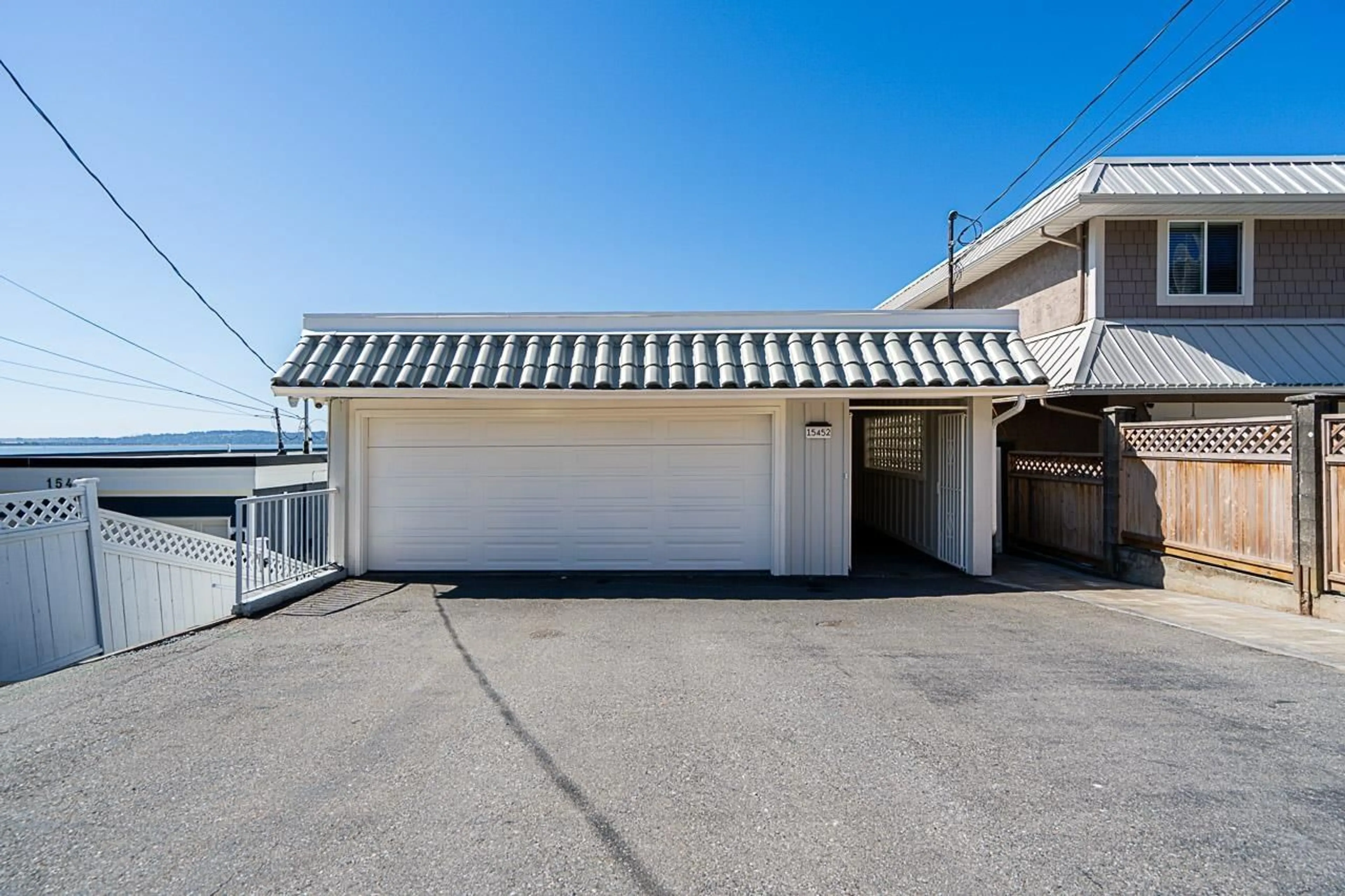 Indoor garage for 15452 VICTORIA AVENUE, White Rock British Columbia V4B1H3