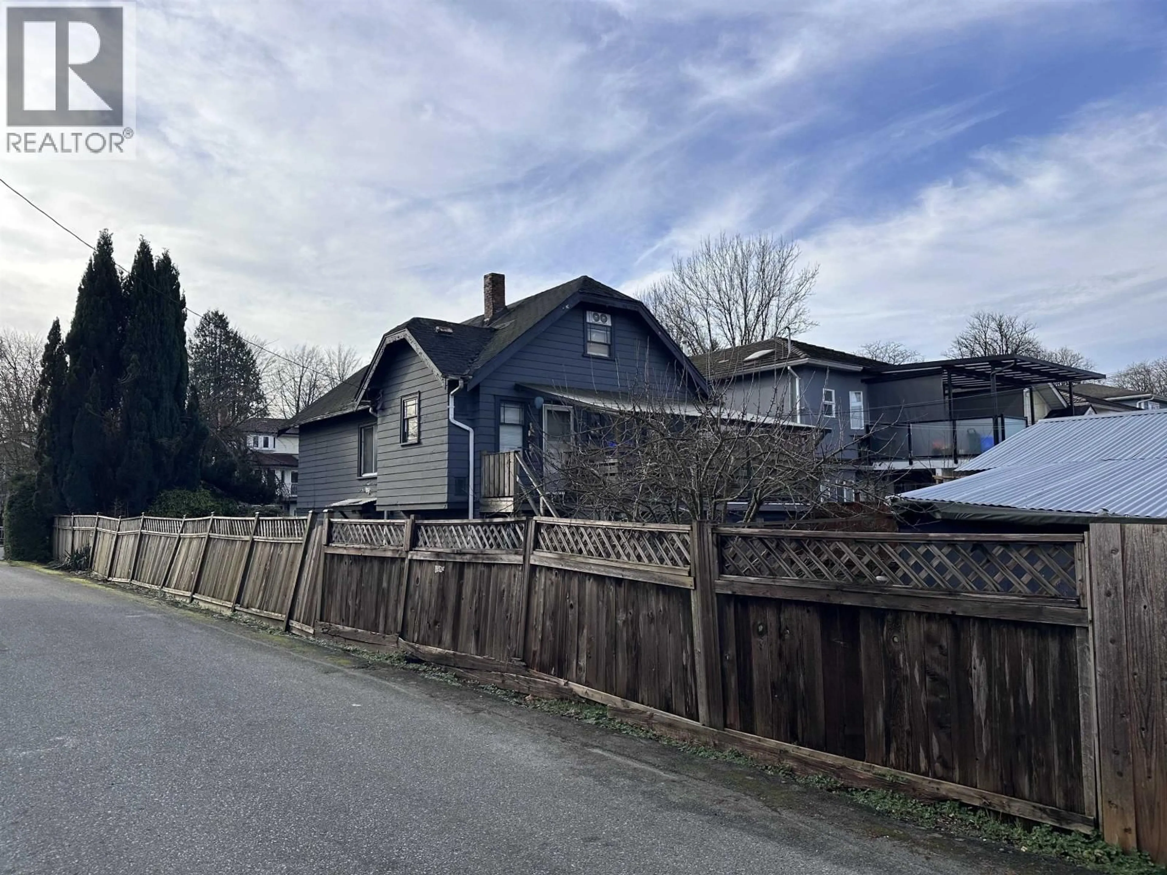 A pic from outside/outdoor area/front of a property/back of a property/a pic from drone, street for 175 39TH AVENUE, Vancouver British Columbia V5W1J9