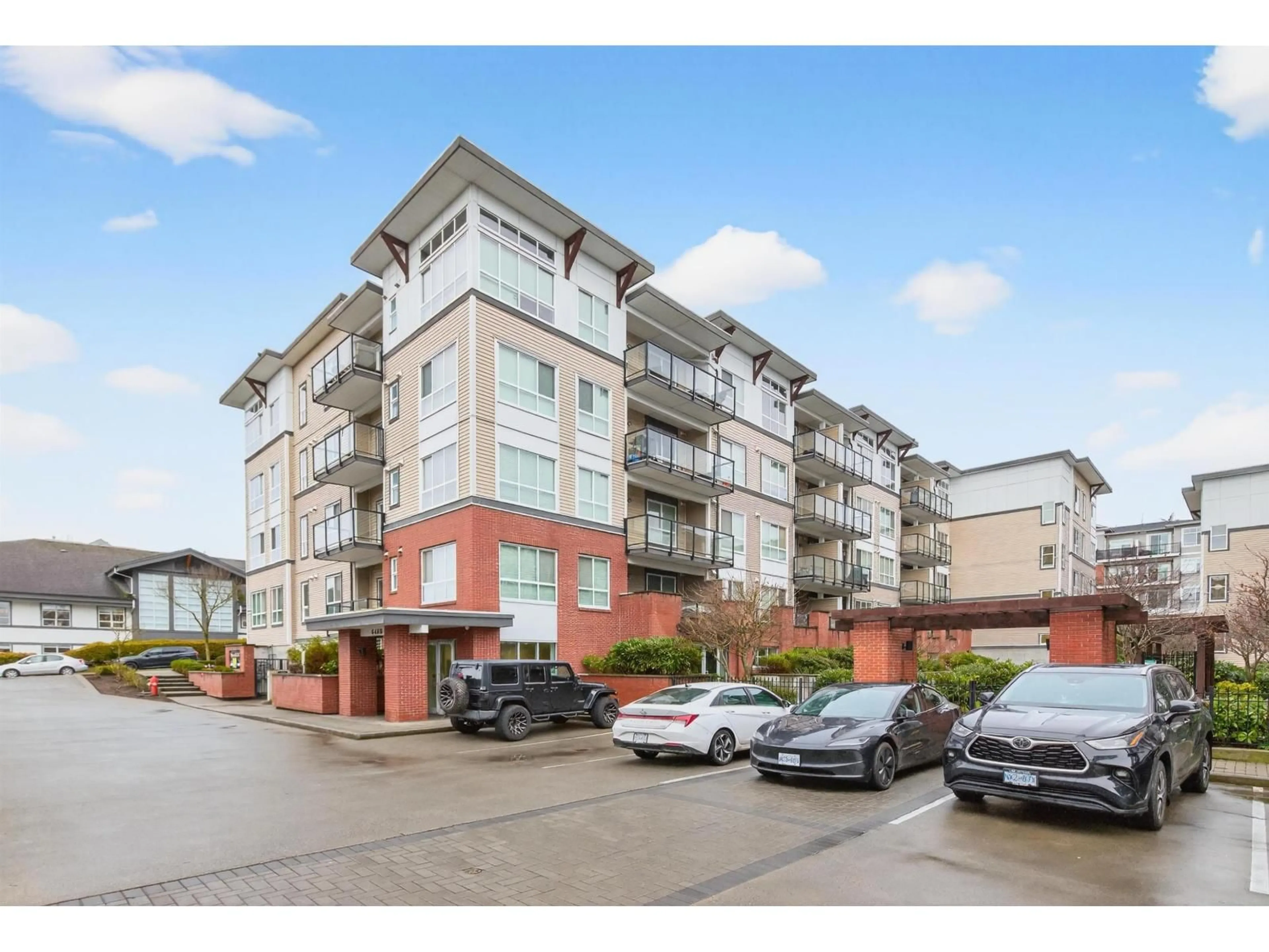 Unknown for 310 - 6468 195A STREET, Surrey British Columbia V4N6R6