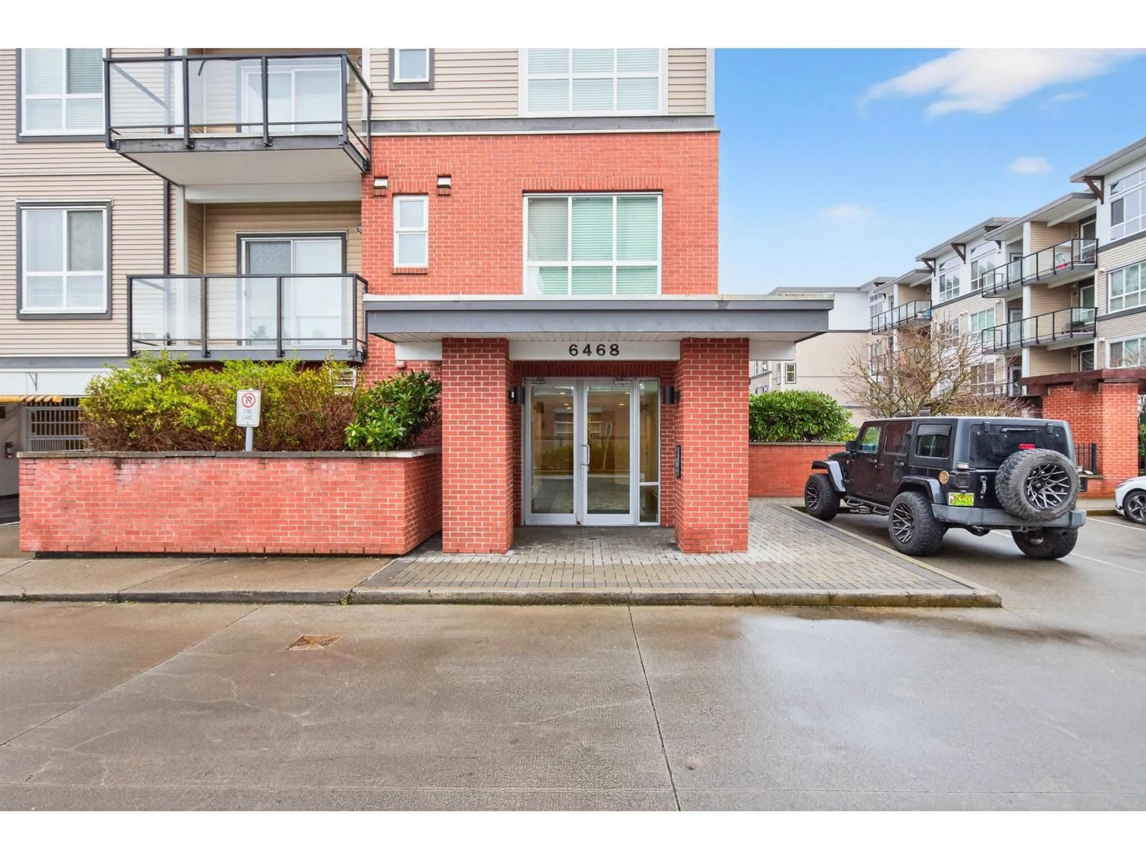 Unknown for 310 - 6468 195A STREET, Surrey British Columbia V4N6R6