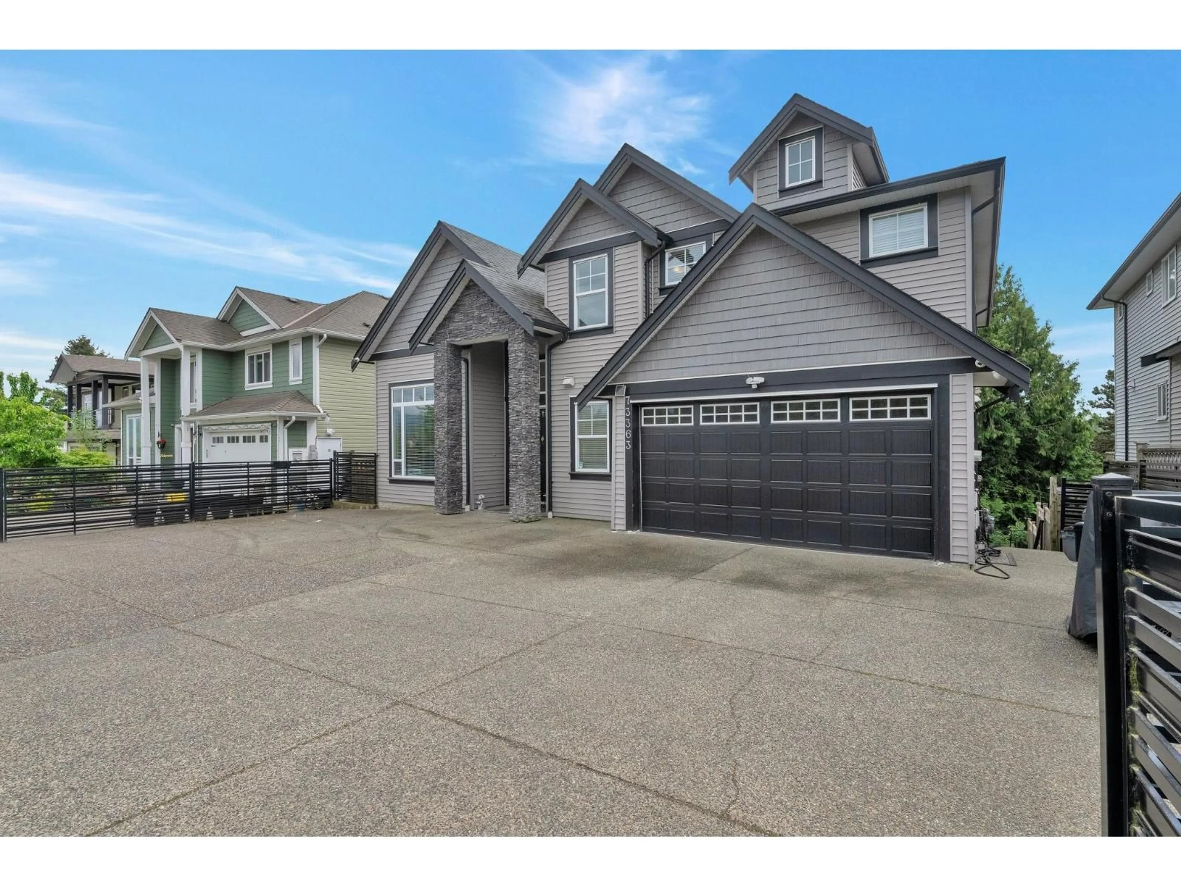 Home with vinyl exterior material, street for 7 - 3363 HORN STREET, Abbotsford British Columbia V2S7B3