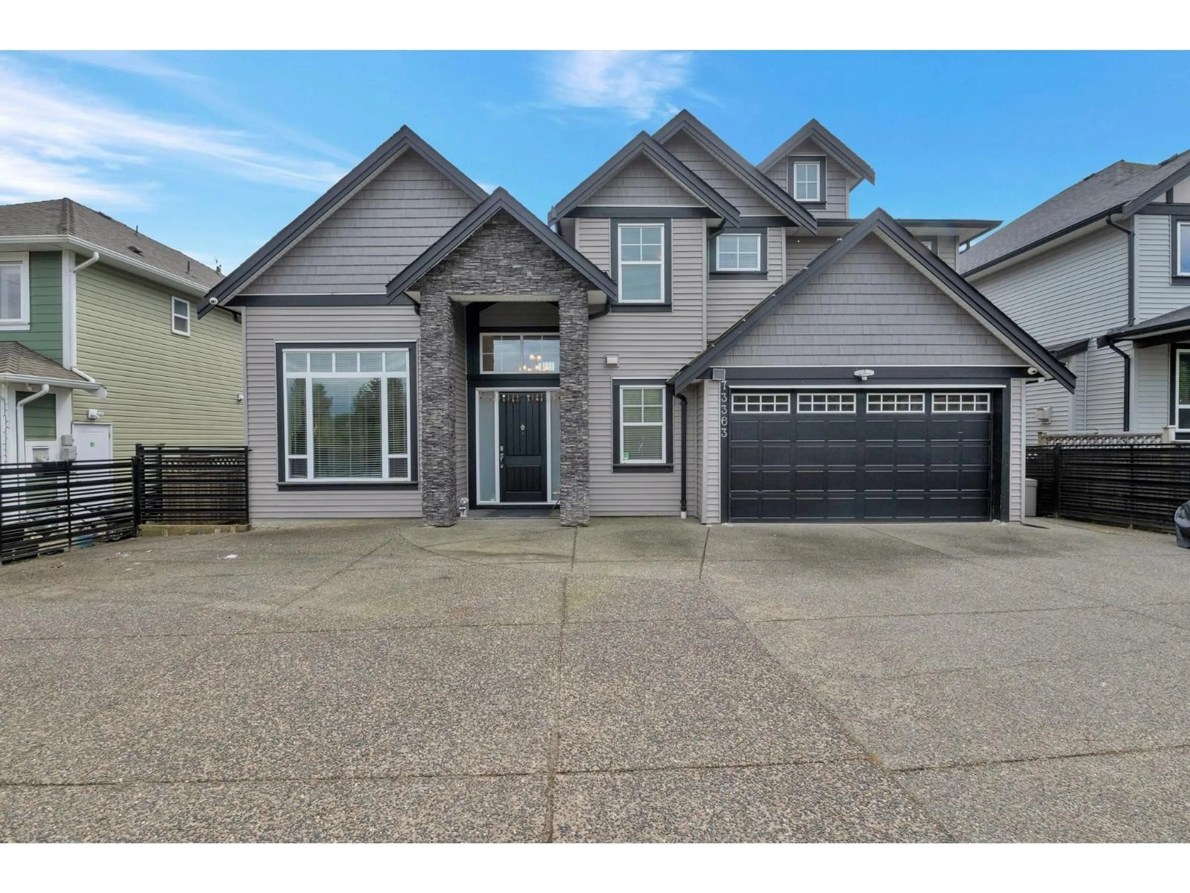 Home with vinyl exterior material, street for 7 - 3363 HORN STREET, Abbotsford British Columbia V2S7B3